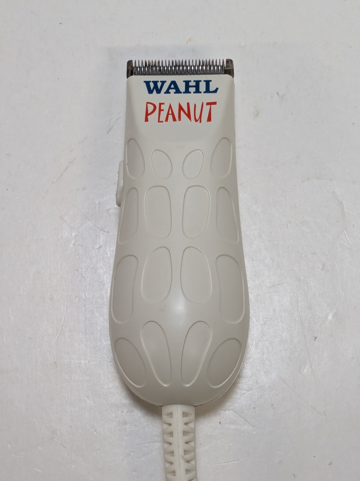 Wahl Professional Peanut Beard Trimmer Hair Clipper Kit 3 Combs 8655-200 – White