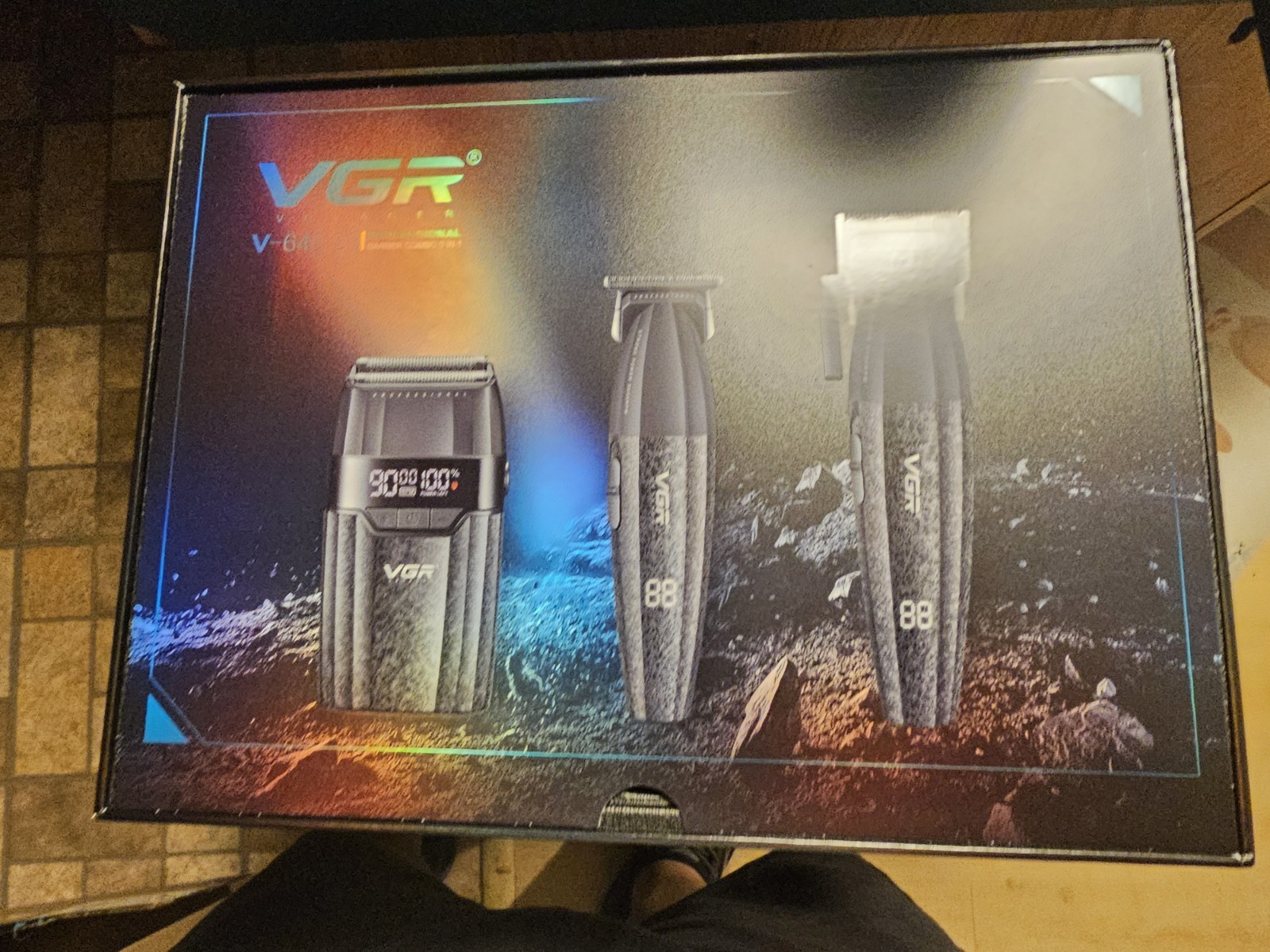 VGR V-269 Cordless Haircutting Kit USB Rechargeable LED, Guards 1.5-6mm