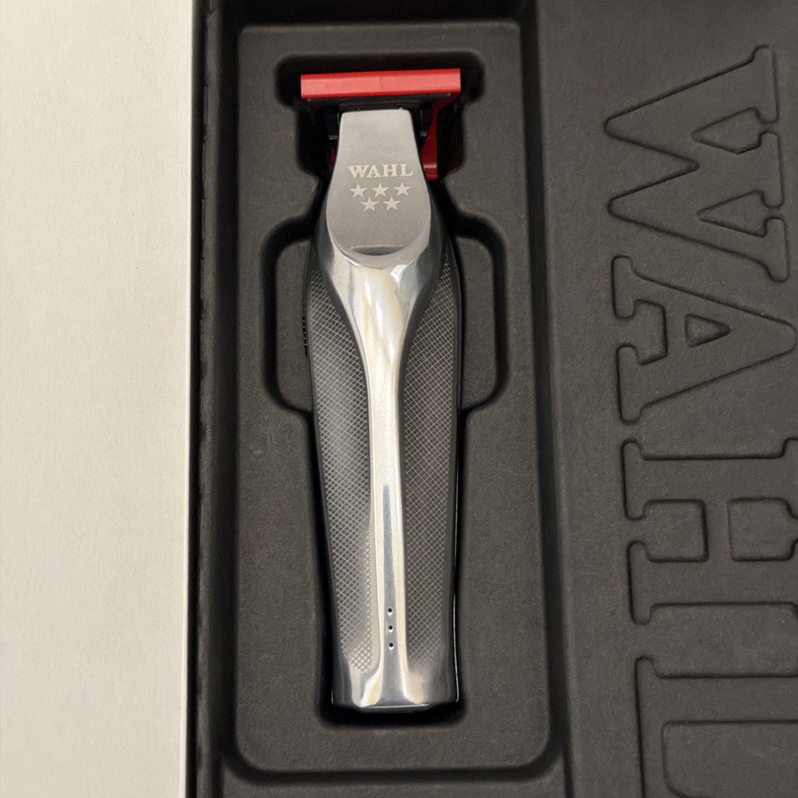 Wahl Hi-Viz Trimmer, DLC-Coated Wide T-Blade, Adaptive Speed Control Cordless