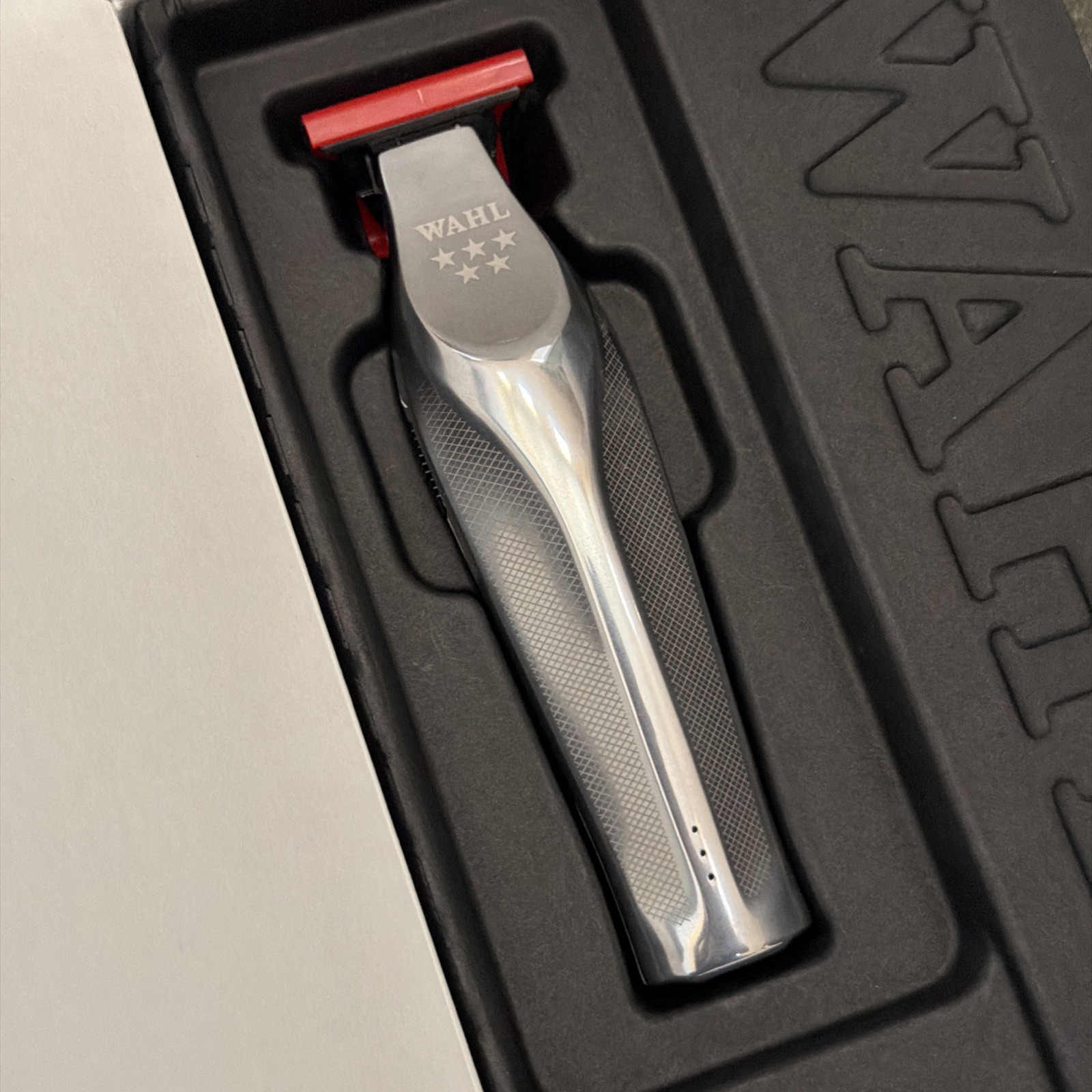 Wahl Hi-Viz Trimmer, DLC-Coated Wide T-Blade, Adaptive Speed Control Cordless