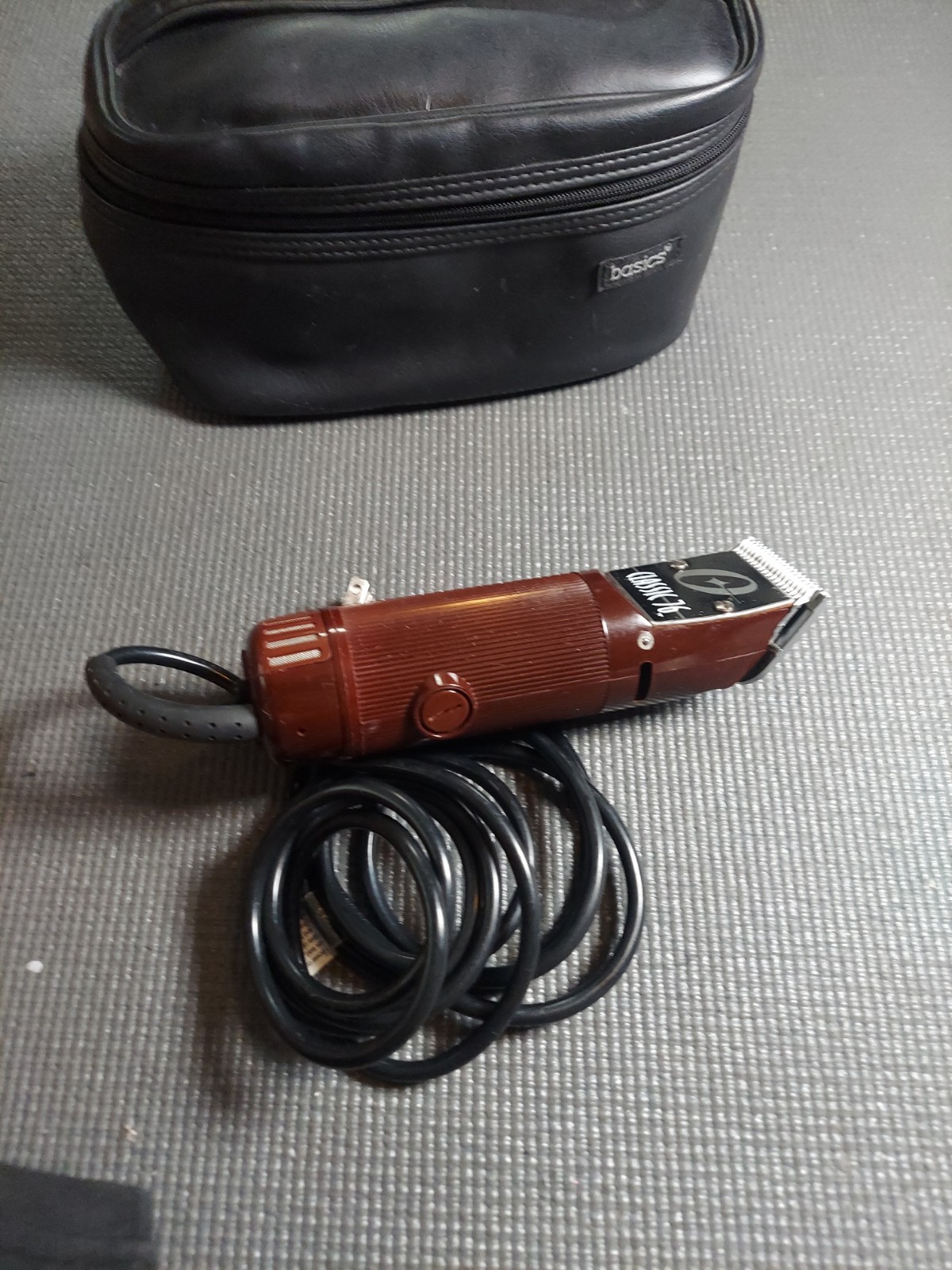 Oster Classic 76 Professional barber clipper