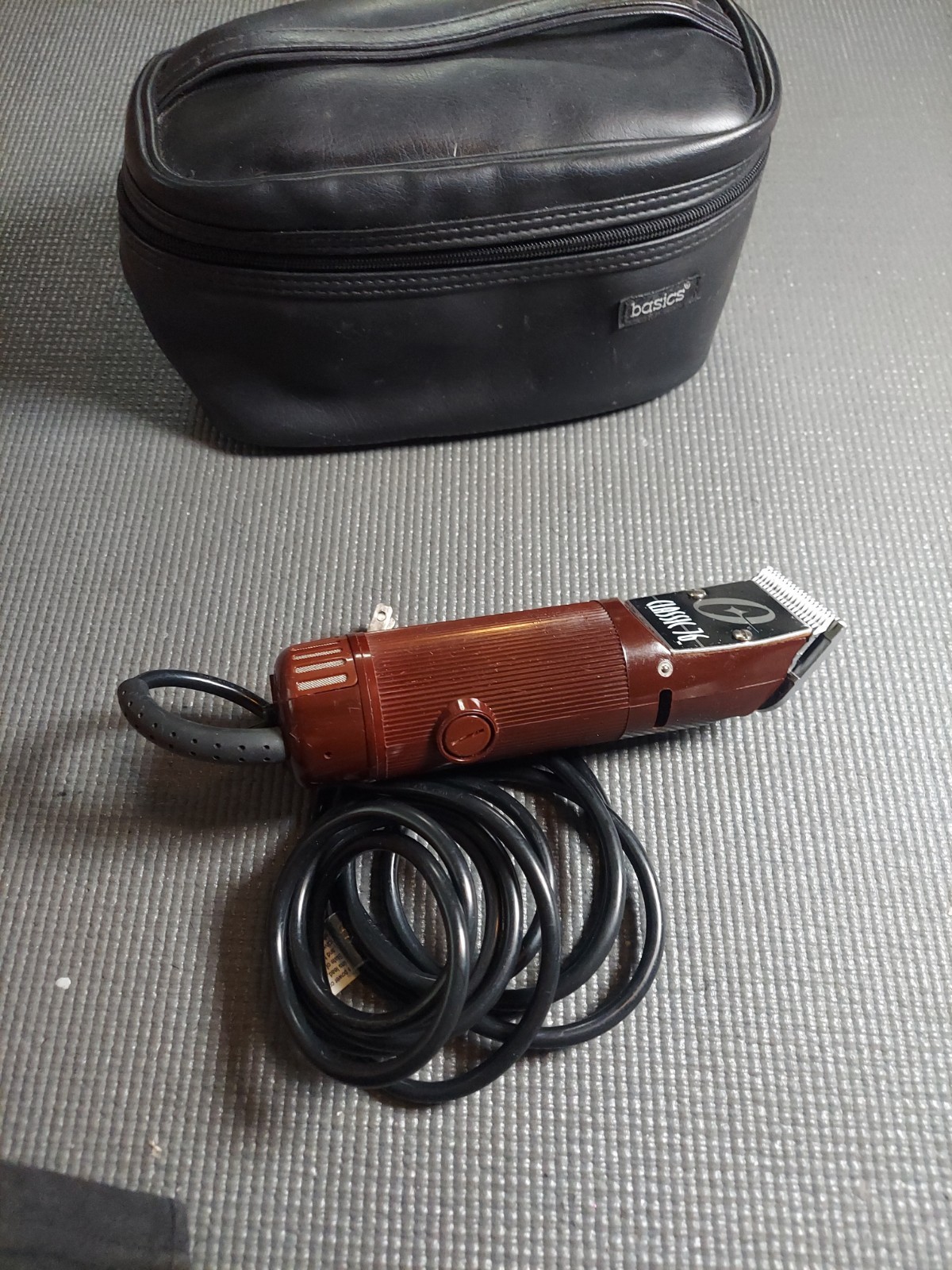 Oster Classic 76 Professional barber clipper