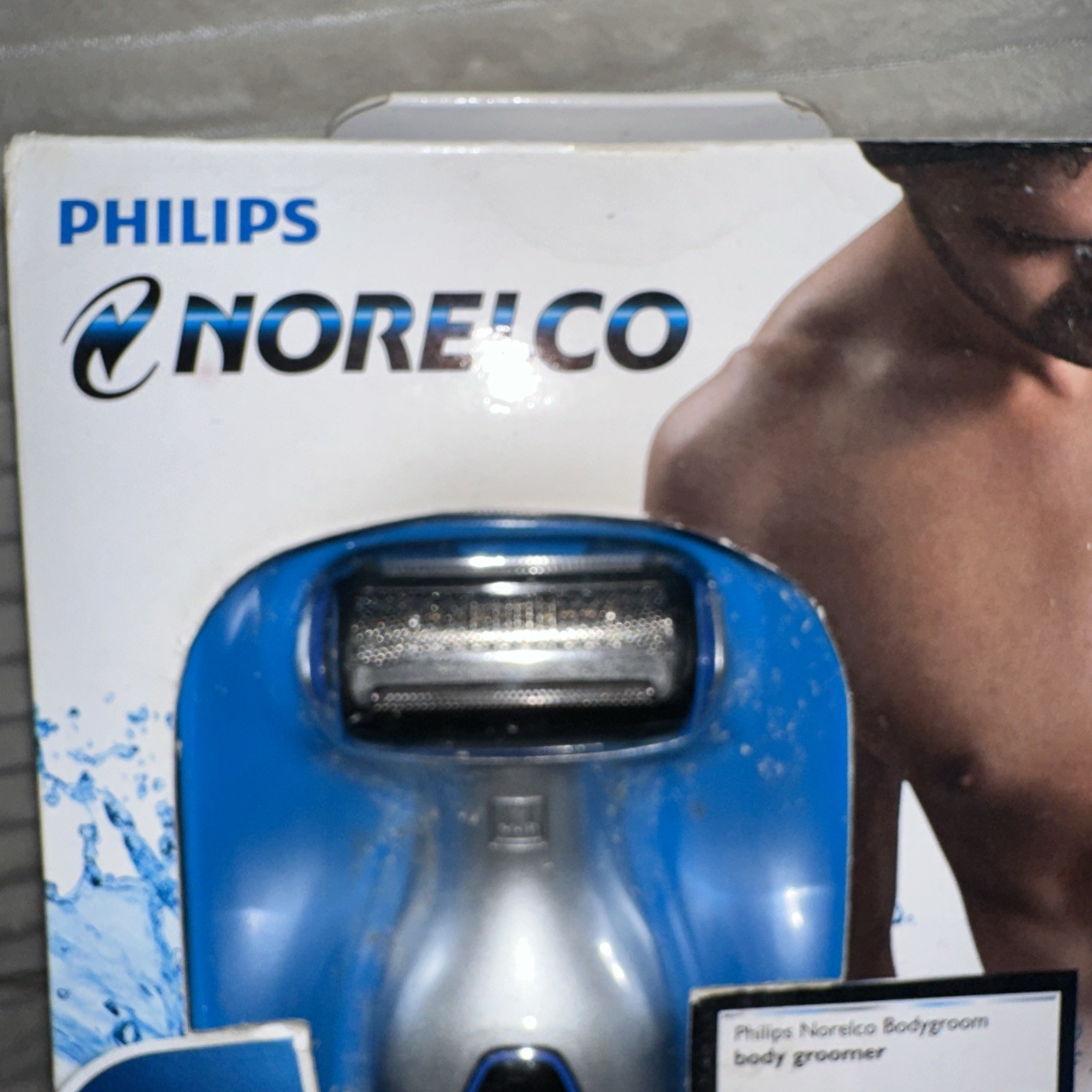 Philips Norelco Rechargeable Wet Dry Showerproof Mens Shaver BG2028/42