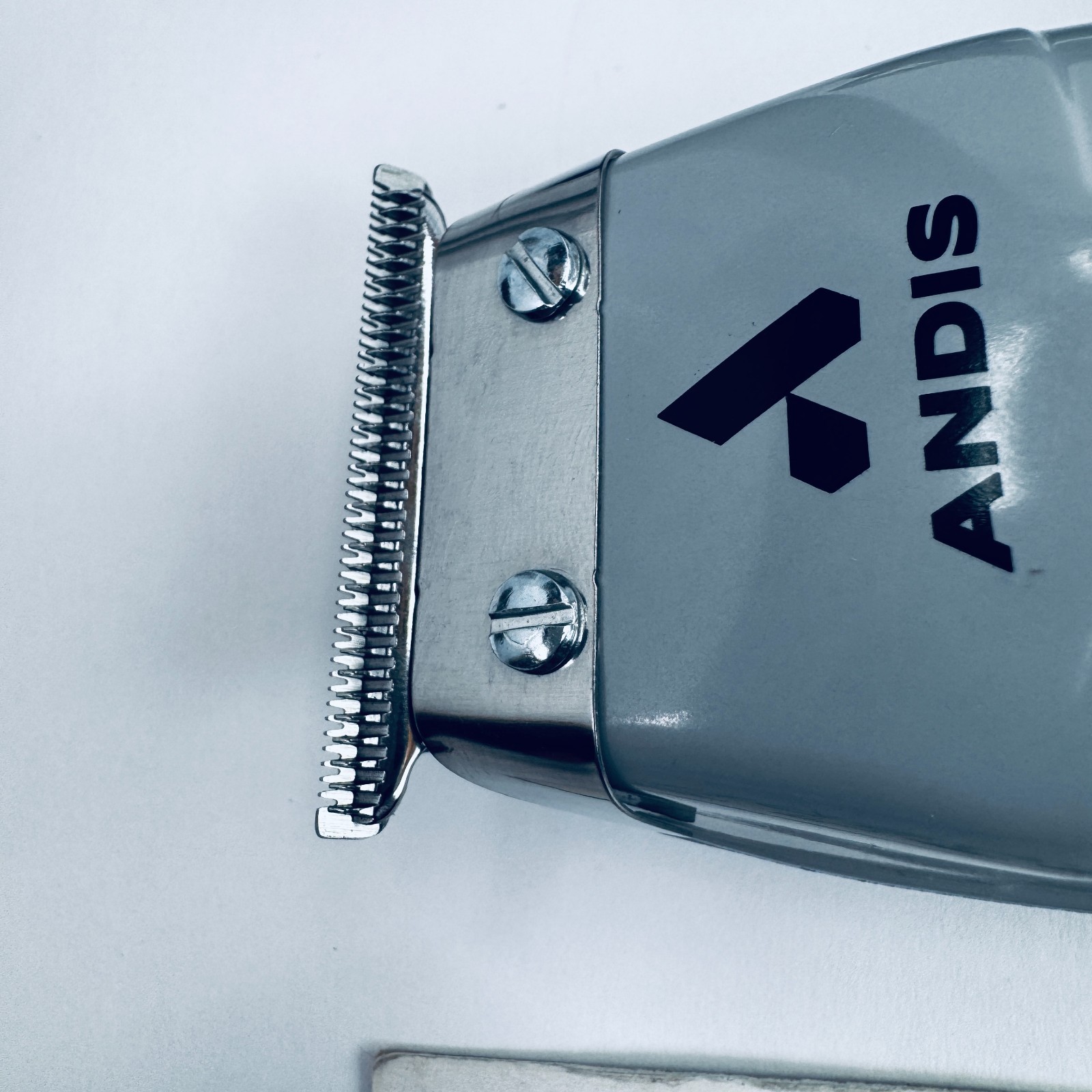 Andis 04780 Professional T-Outliner Beard & Hair Trimmer for Men / Carbon Steel
