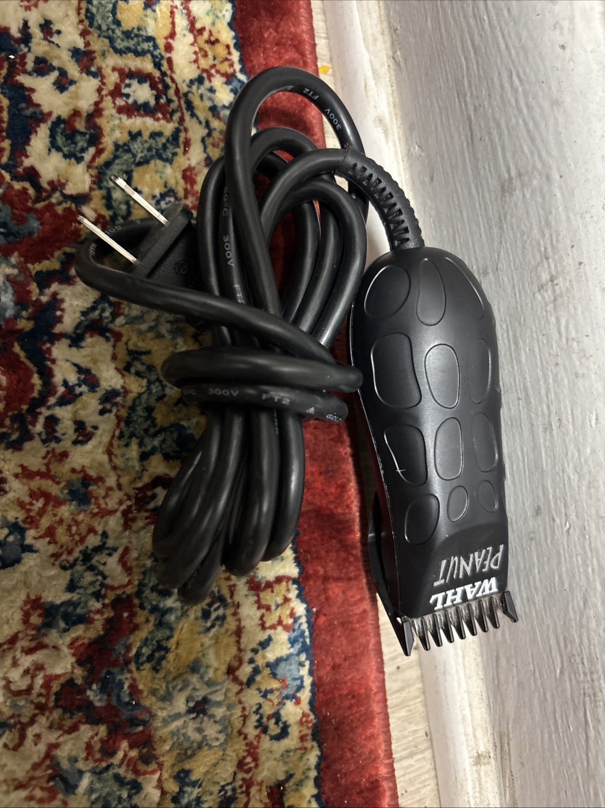 WAHL Professional Peanut – Model 8655-200 Black Kit Trimmer Clipper
