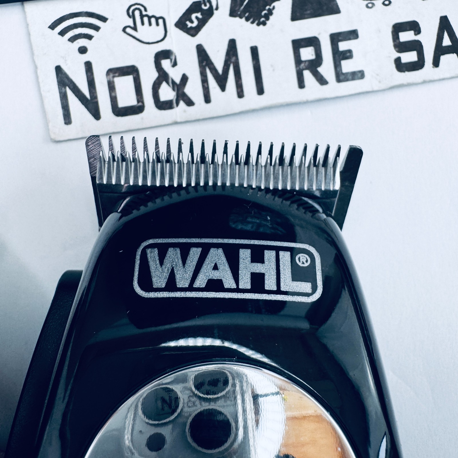Wahl Clipper Lithium Ion Cordless Haircutting & Trimming Combo Kit. 79600