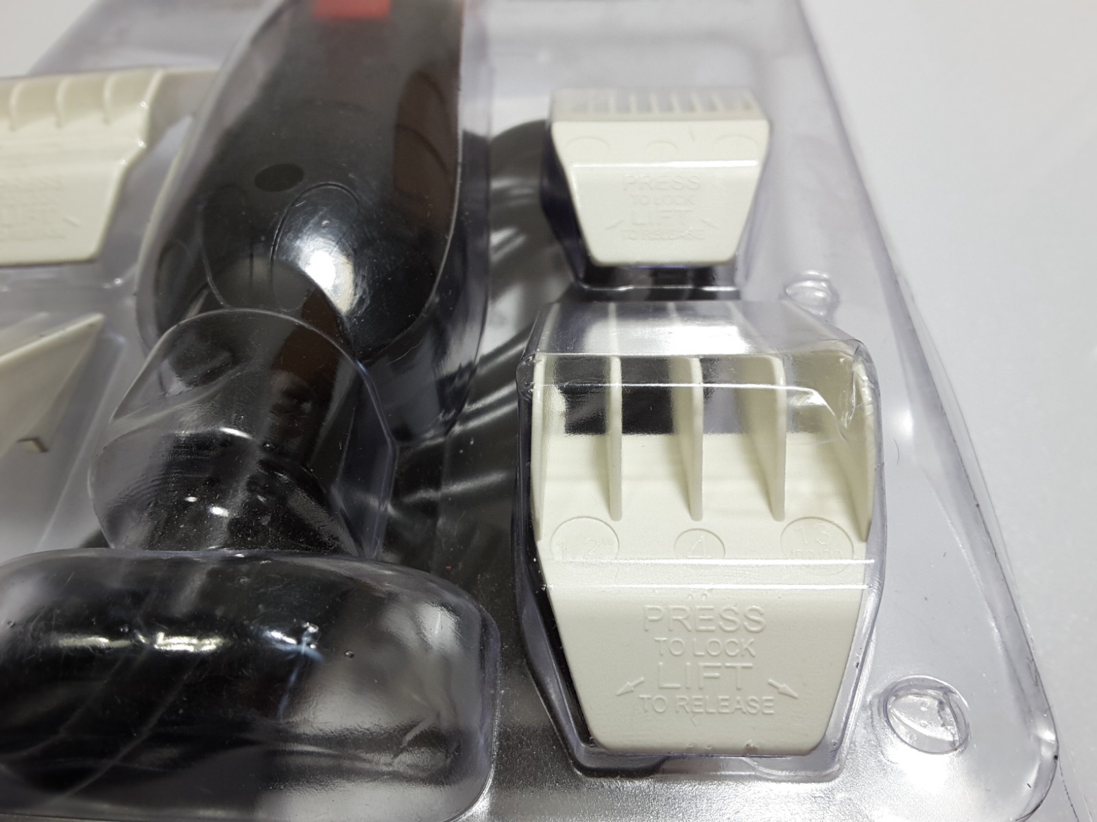 WAHL Professional Peanut – Model 8655 Black Kit Trimmer Clipper