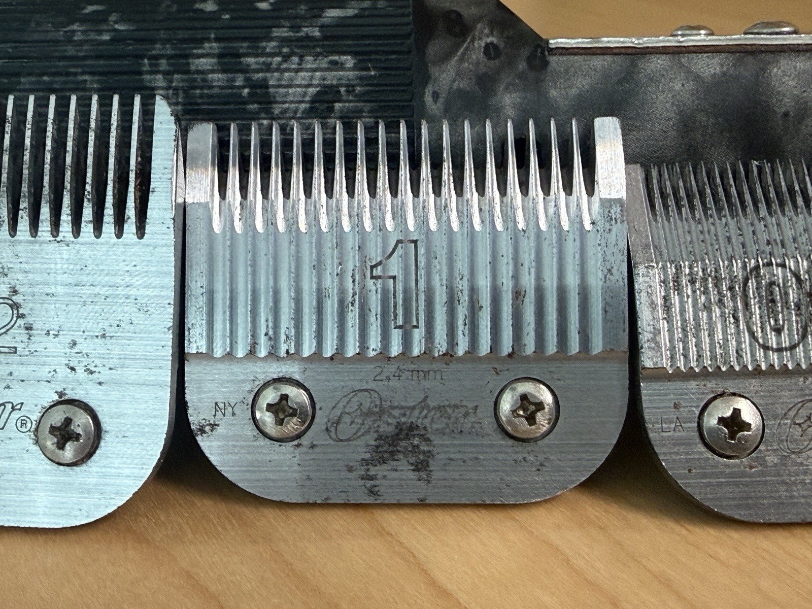 ⭐ Oster Classic 76 Skullz Limited Edition Professional Hair Clippers w/ 5 Blades
