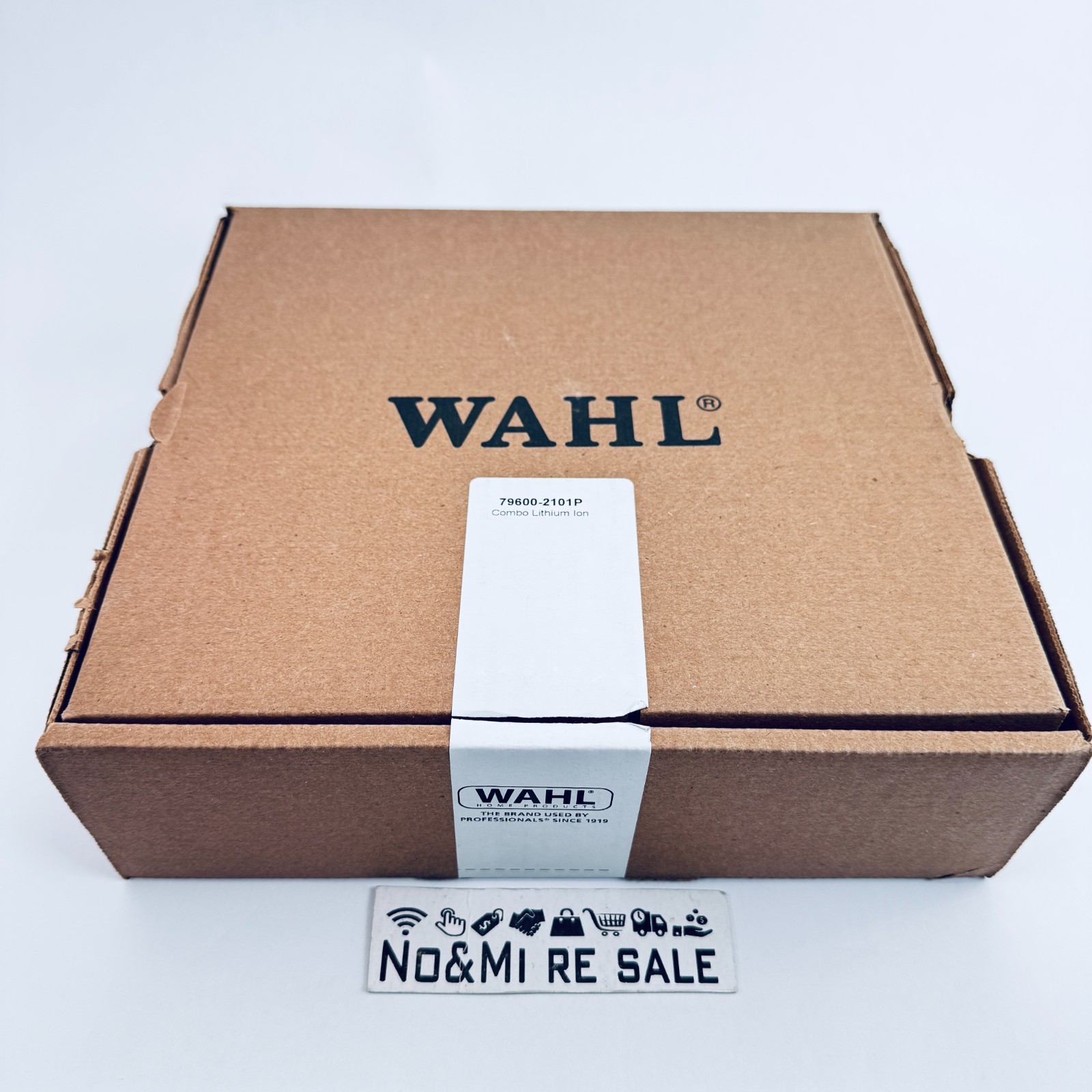 Wahl Clipper Lithium Ion Cordless Haircutting & Trimming Combo Kit. 79600