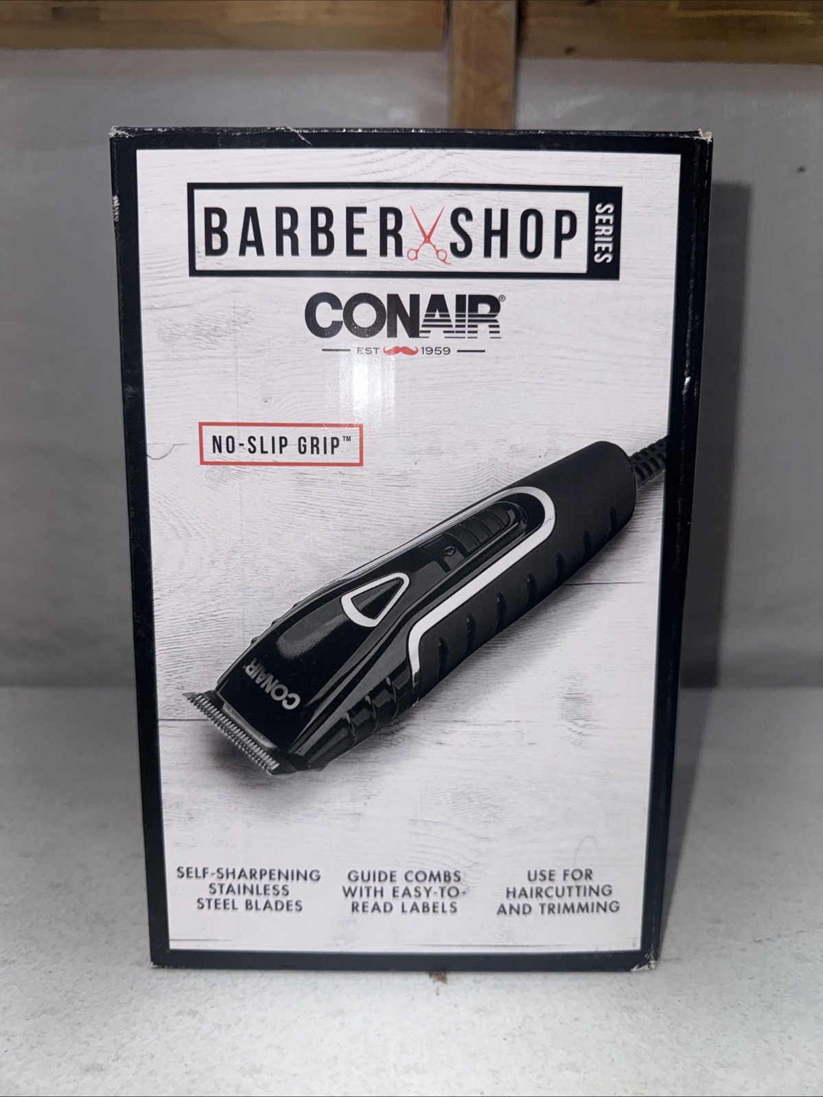 Conair – HC2000 – Barbershop No-Slip Grip Clippers 20 Piece Home Haircut Kit