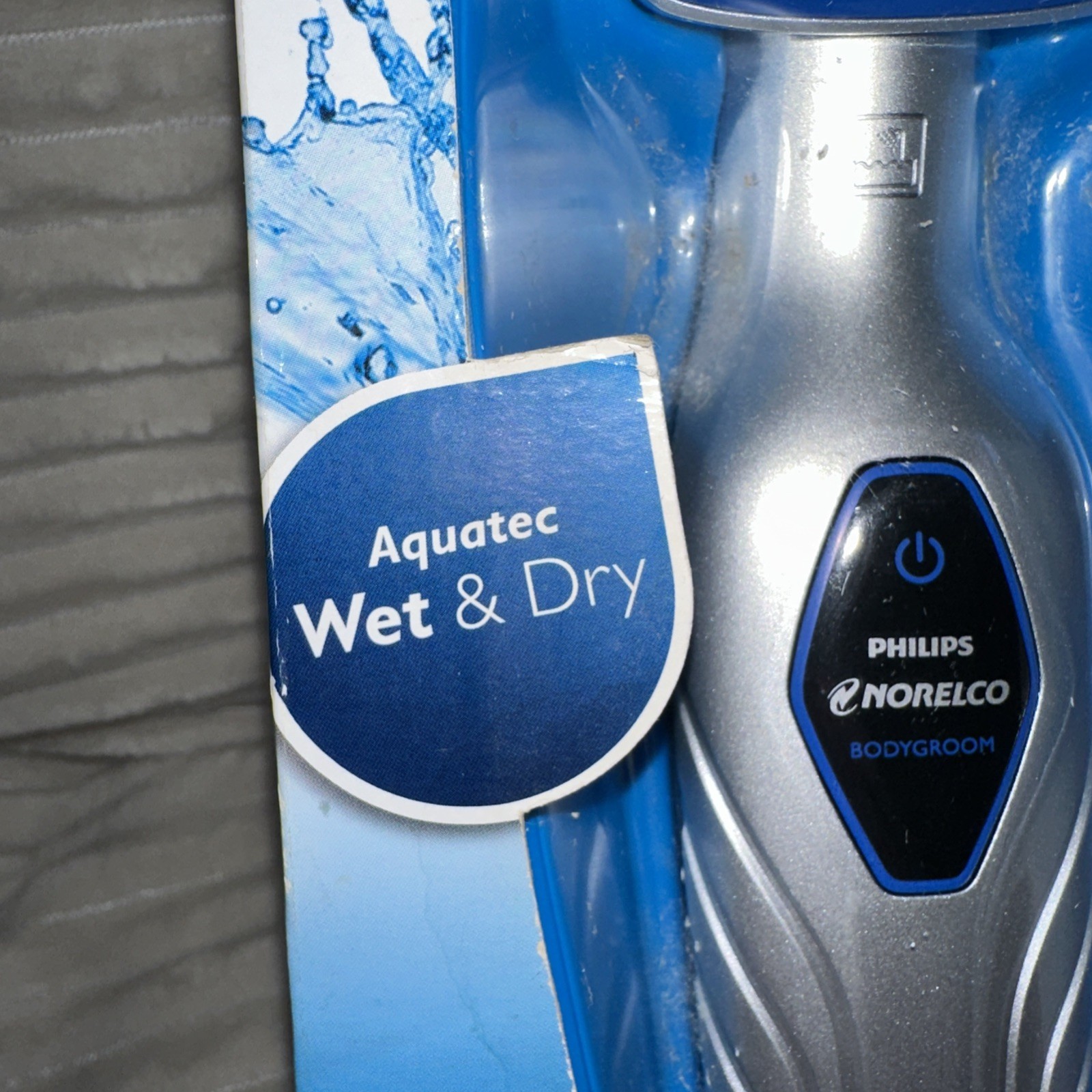 Philips Norelco Rechargeable Wet Dry Showerproof Mens Shaver BG2028/42