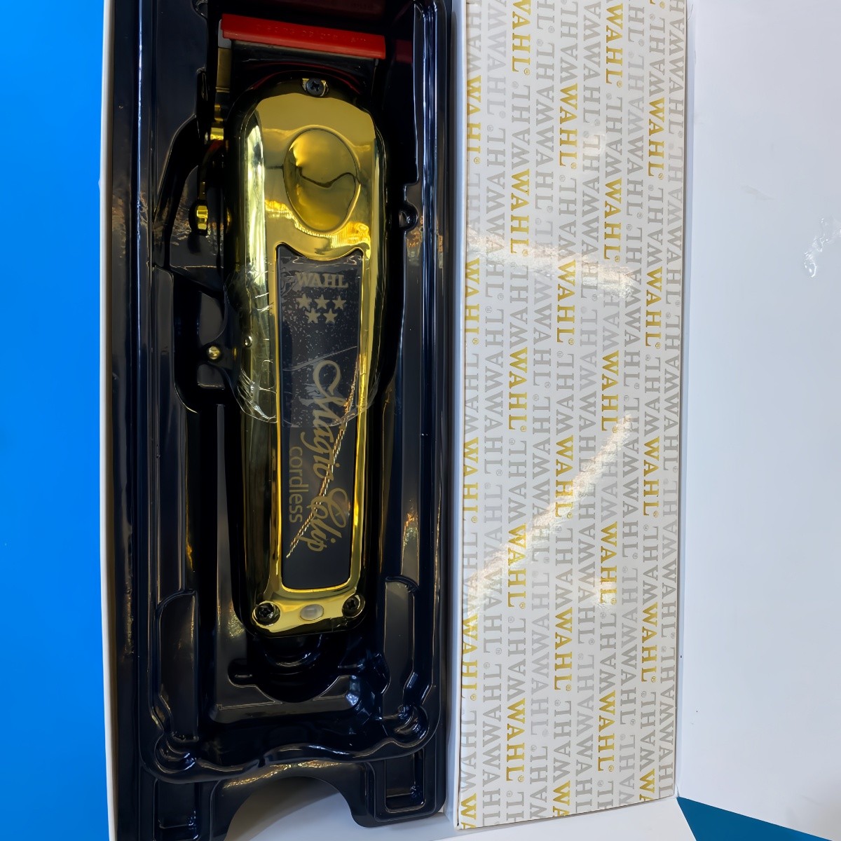 Wahl Professional 5 Star Cordless GOLD MAGIC CLIP Clipper w/ Stand 8148-700