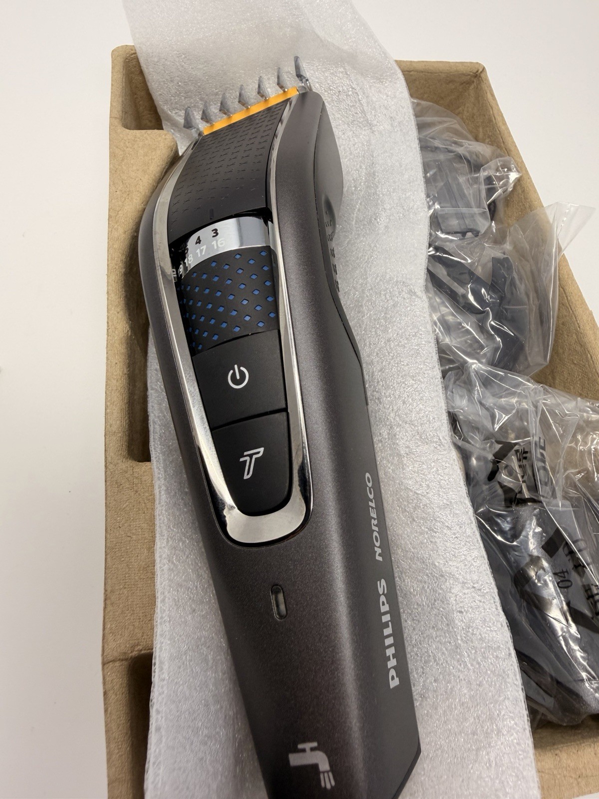 Philips Norelco Hair Clipper 7000 Series, Hair and Beard Trimmer Ideal Power