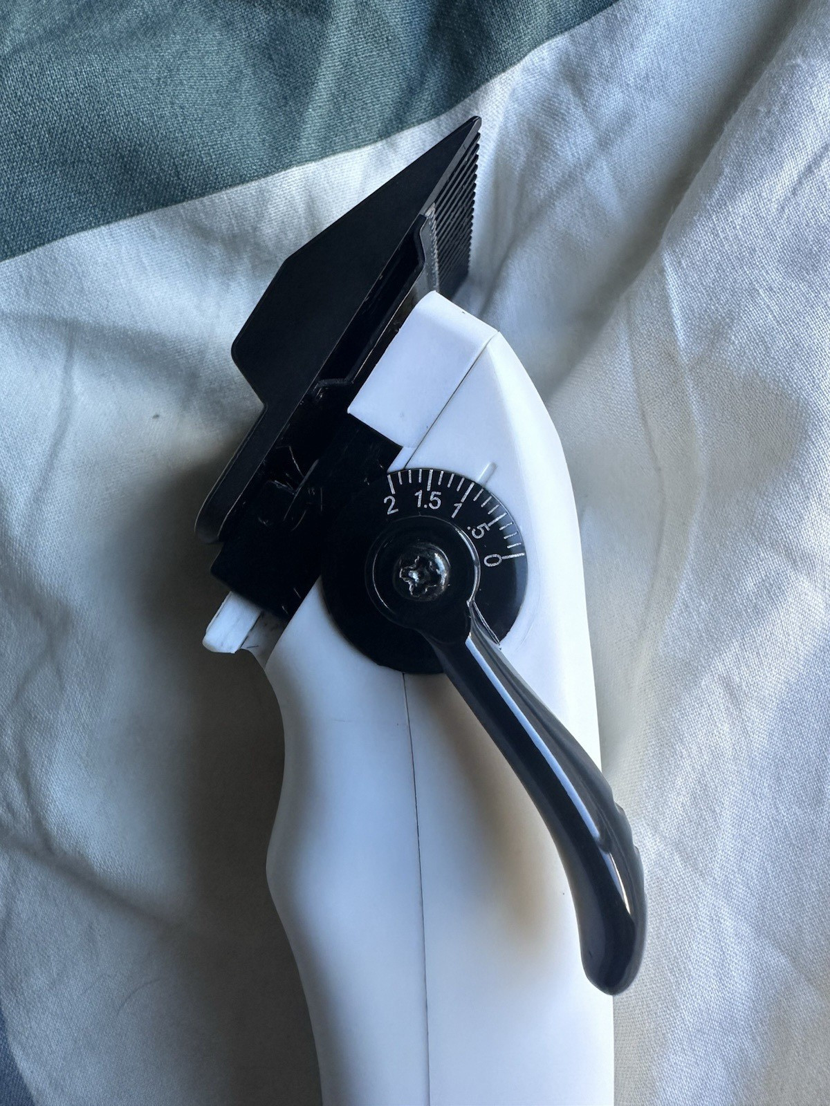 WezTecK Hair Clipper Opens from a 0-2 White