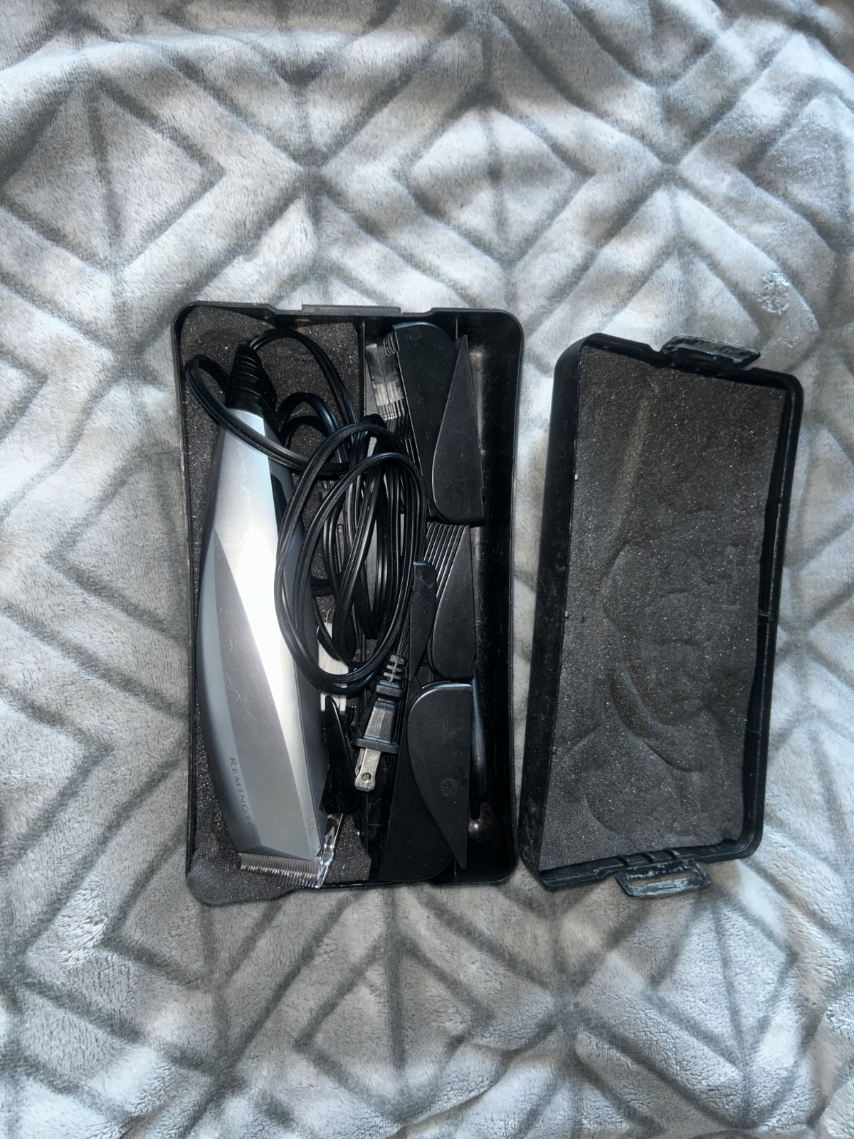 Remington Hair Clippers, Model: HC-8017B Corded w/ accessories