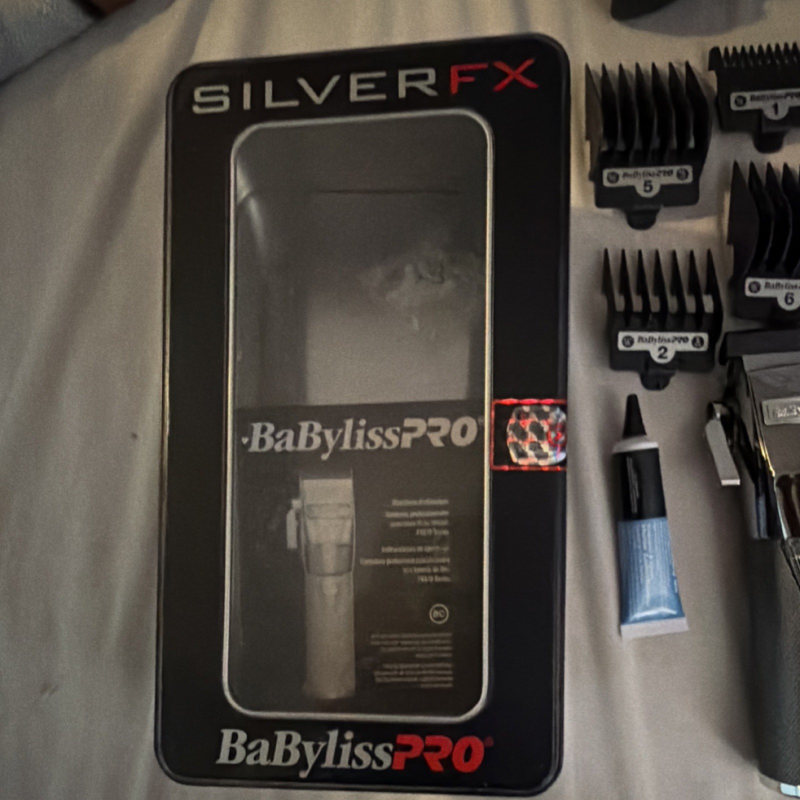 BaByliss PRO SILVERFX Cordless Silver Clipper with Guards & Accessories