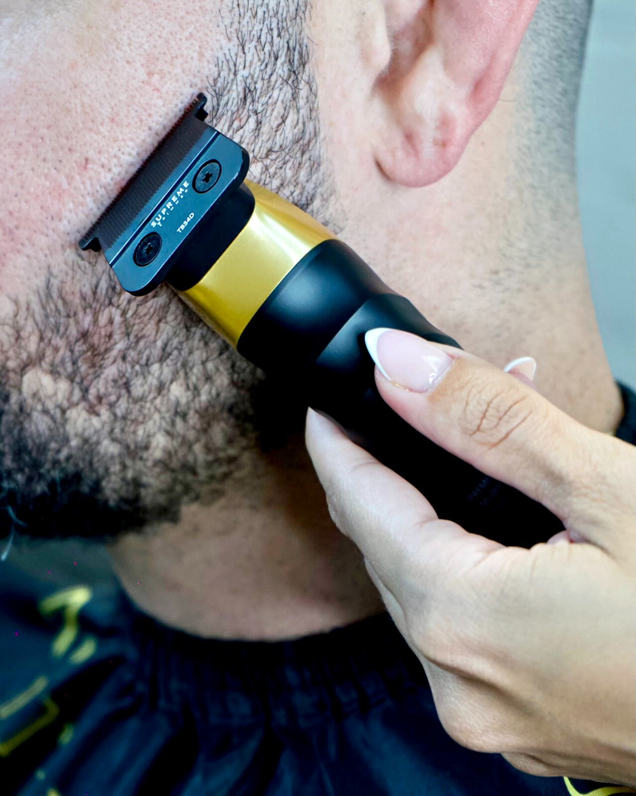 Supreme Trimmer 2Spee Hair Trimmer, 3 Hour Use, Detachable T-Blade | ST622 Gold