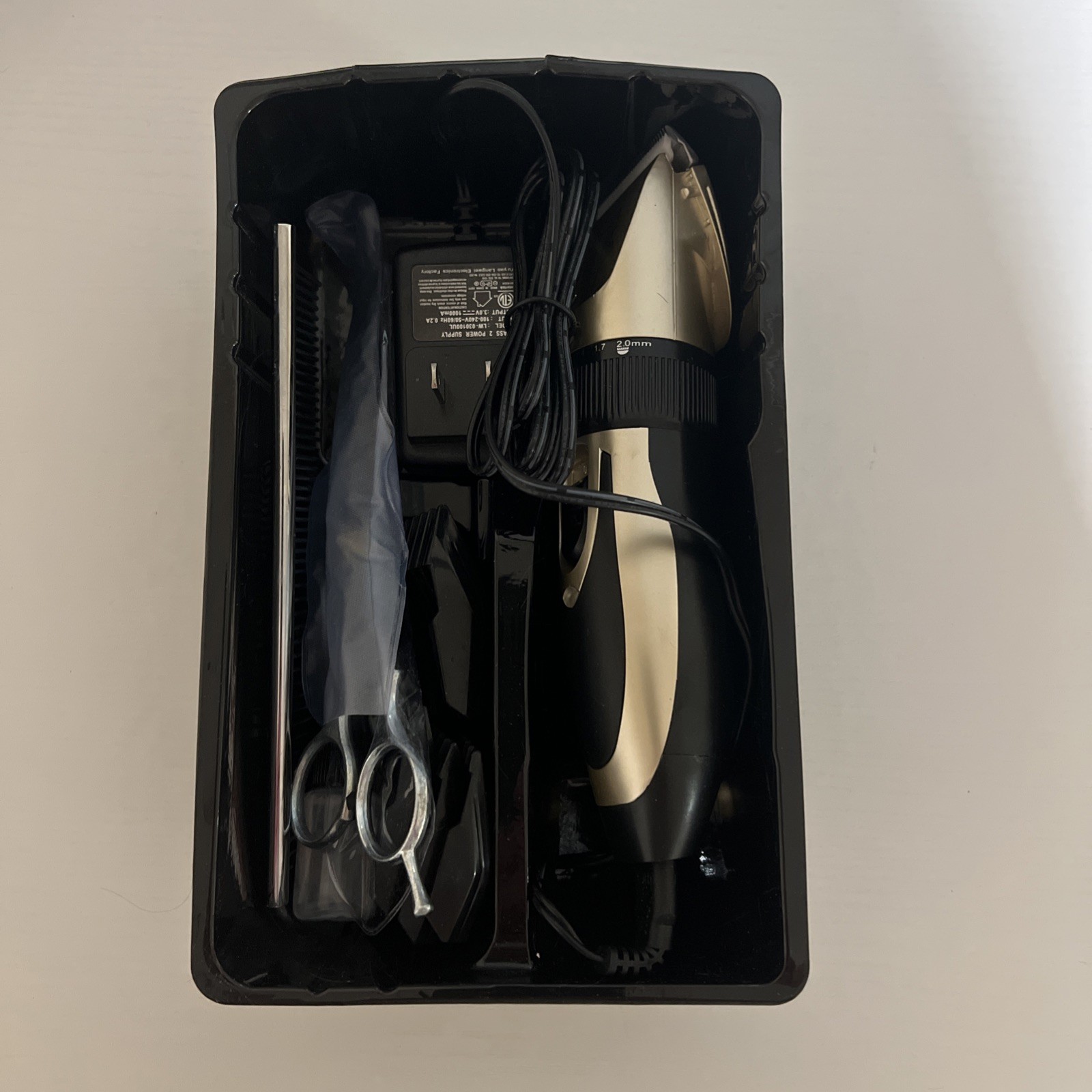Professional Hair Clipper Kit W/Comb Scissors & 4 Guards. Black and Gold Color