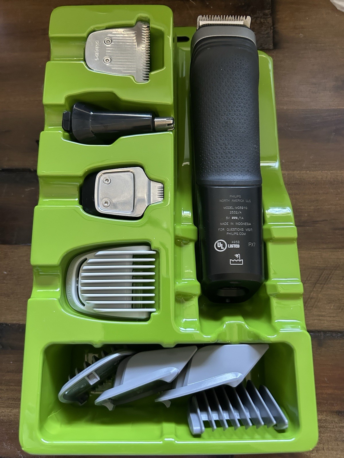 Philips Norelco Multigroom Series 5000 Trimmer 18pc Kit MG5910/49. OPEN BOX**