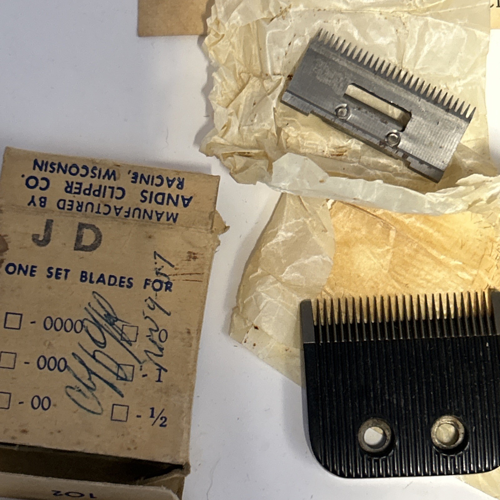 2 Vintage Andis Master ML Professional Clippers and Accessories **READ DISC**