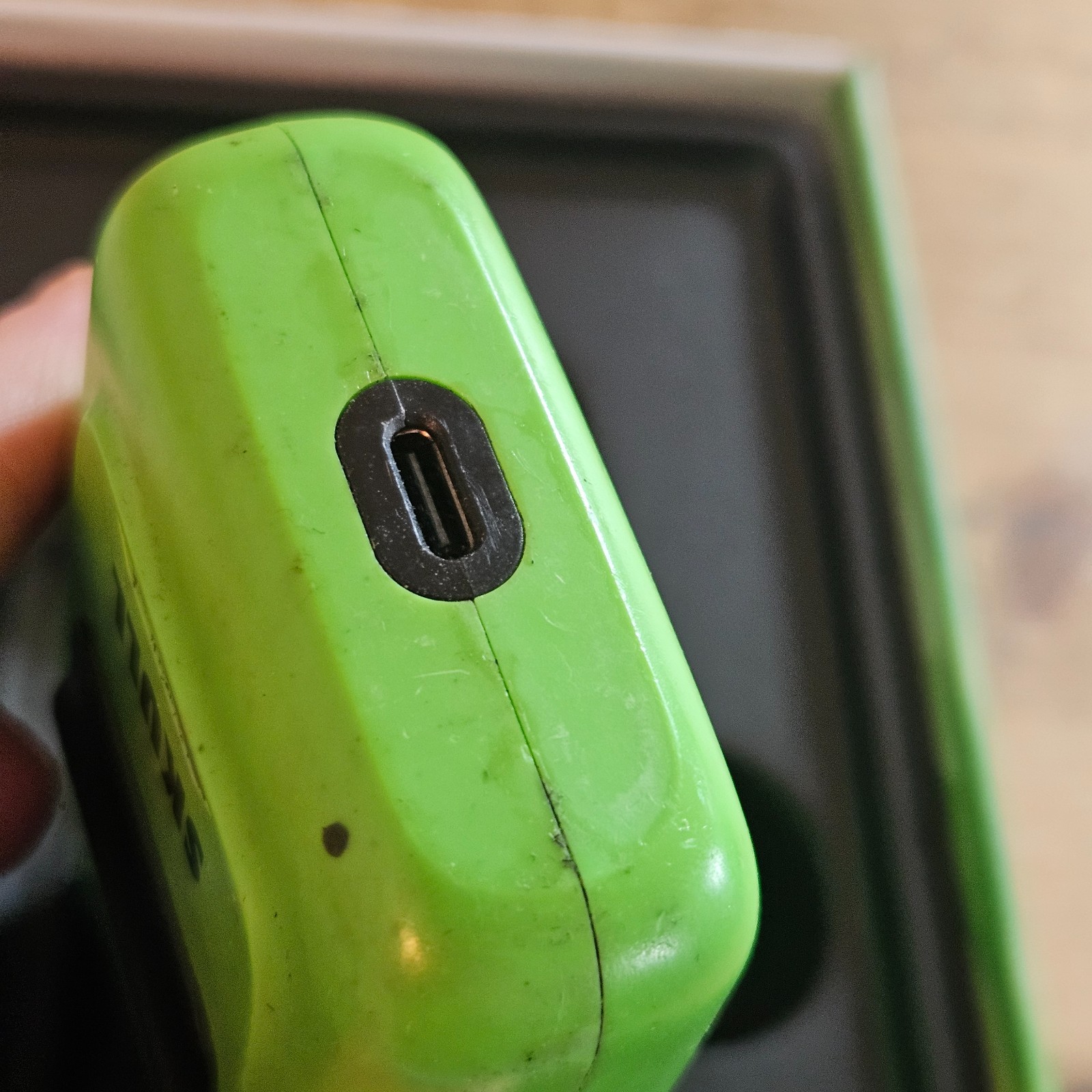 TPOB SKULL Slime Green Black Foil Head Unisex Trimmer USB Charging Face Head