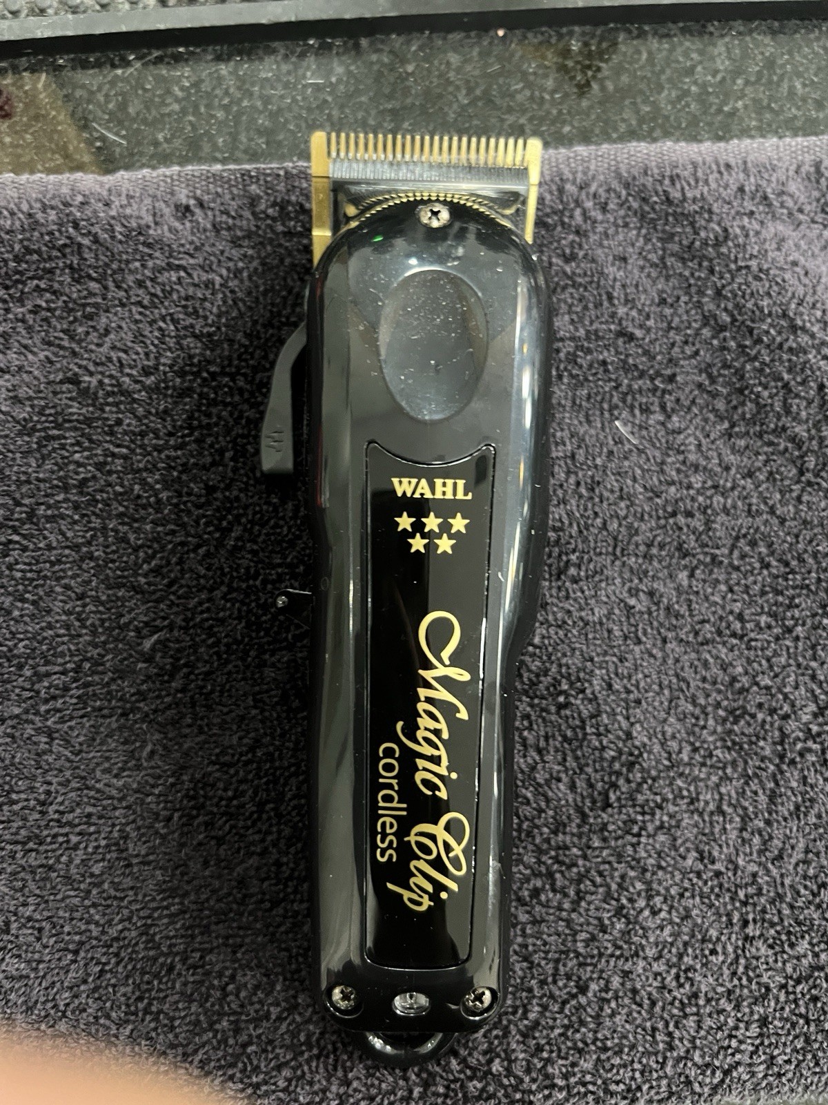 Wahl Magic Clip Cordless Hair Clipper Black Gold