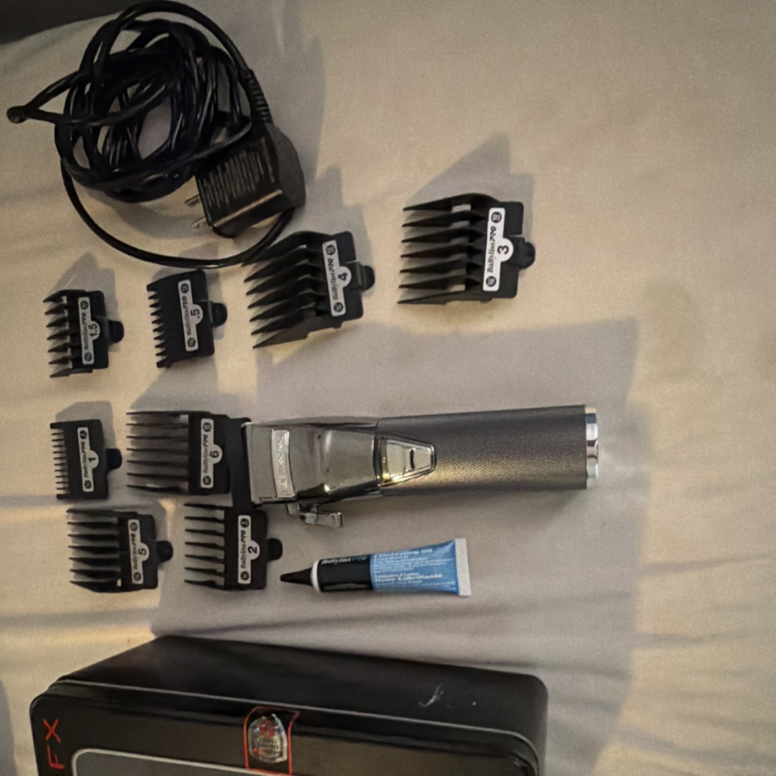 BaByliss PRO SILVERFX Cordless Silver Clipper with Guards & Accessories