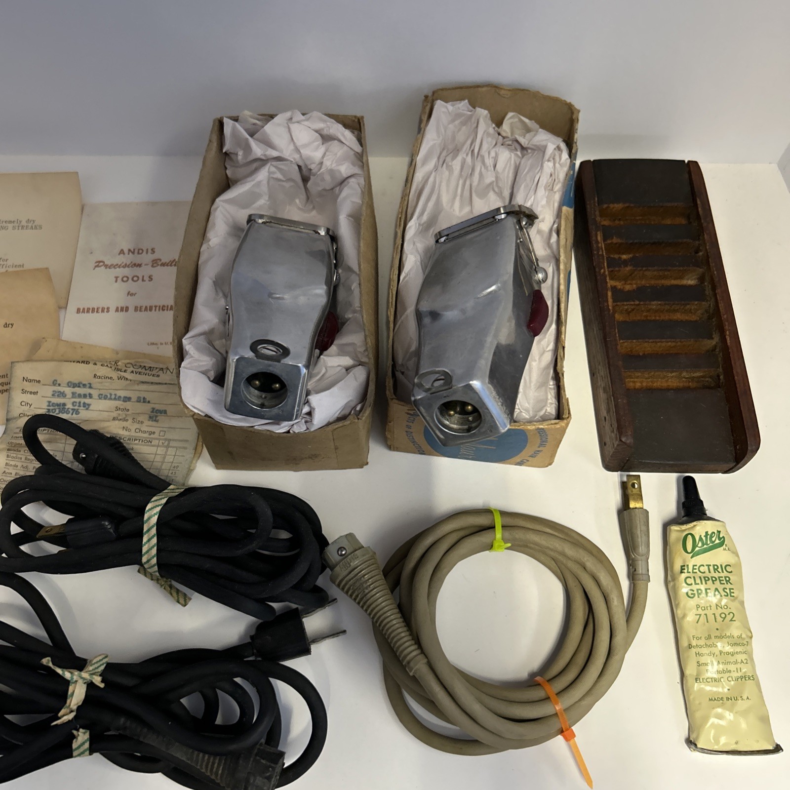 2 Vintage Andis Master ML Professional Clippers and Accessories **READ DISC**