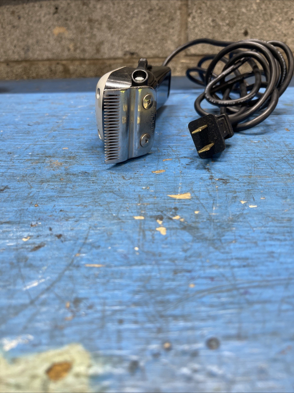 Andis Envy US-1 Adj Blade Hair Clipper Corded Barber. Silver & Black.