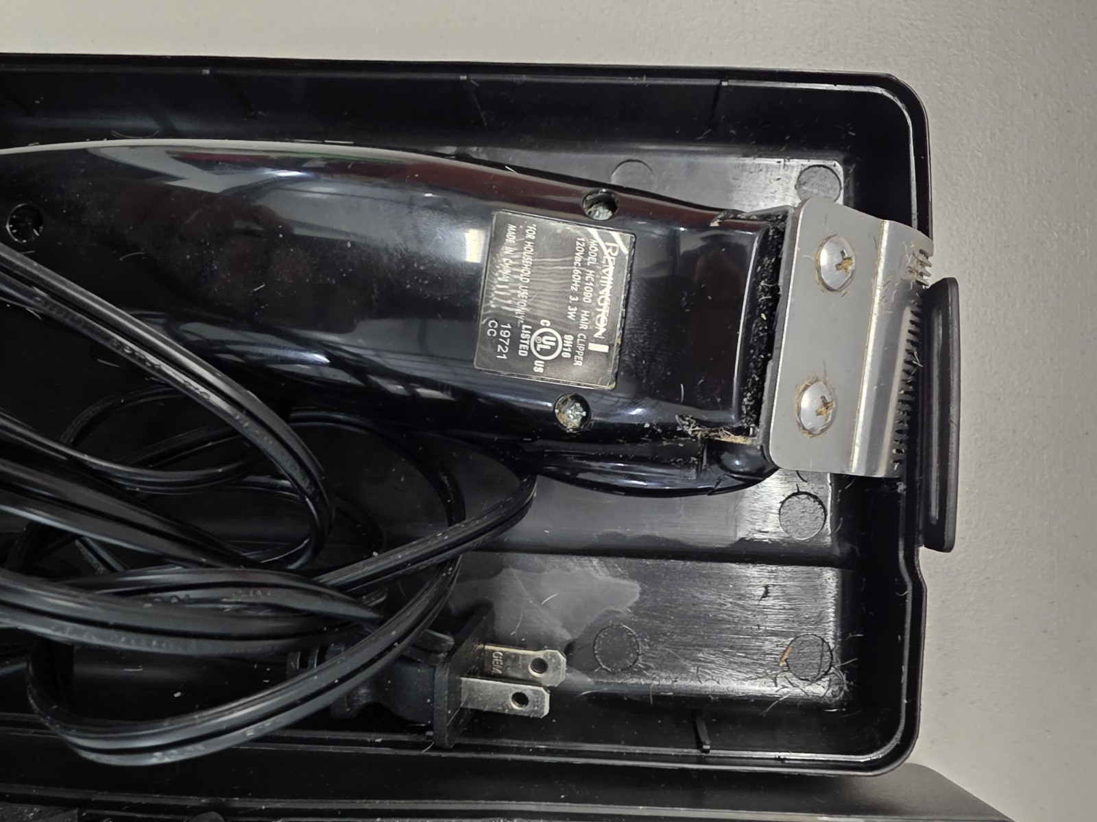 Remington HC 1090 Hair Clippers with Many Attachments in Plastic Case Works!