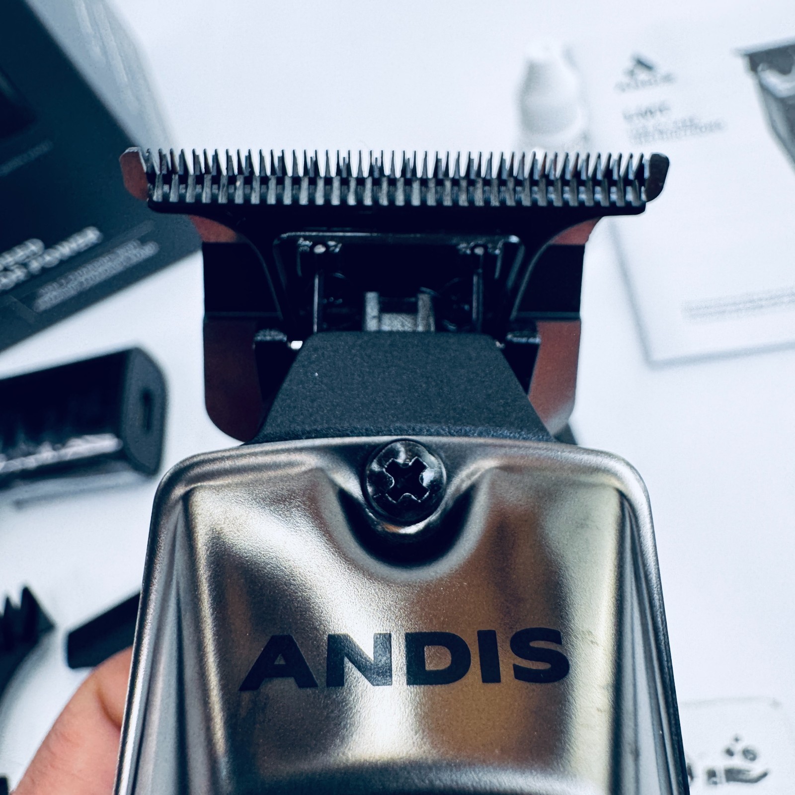 Andis 562703 Recon Professional Barber Vector Motor Beard & Hair Cordless Trimme