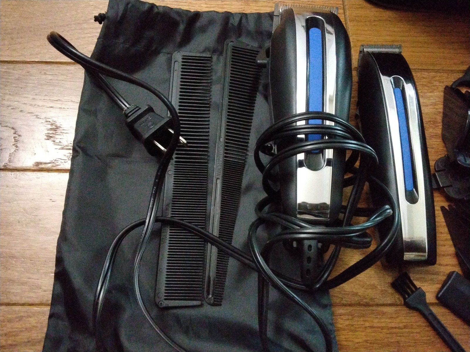 Wahl deluxe haircutting kit: MC2 and 5537n Clippers and trimmer with accessories