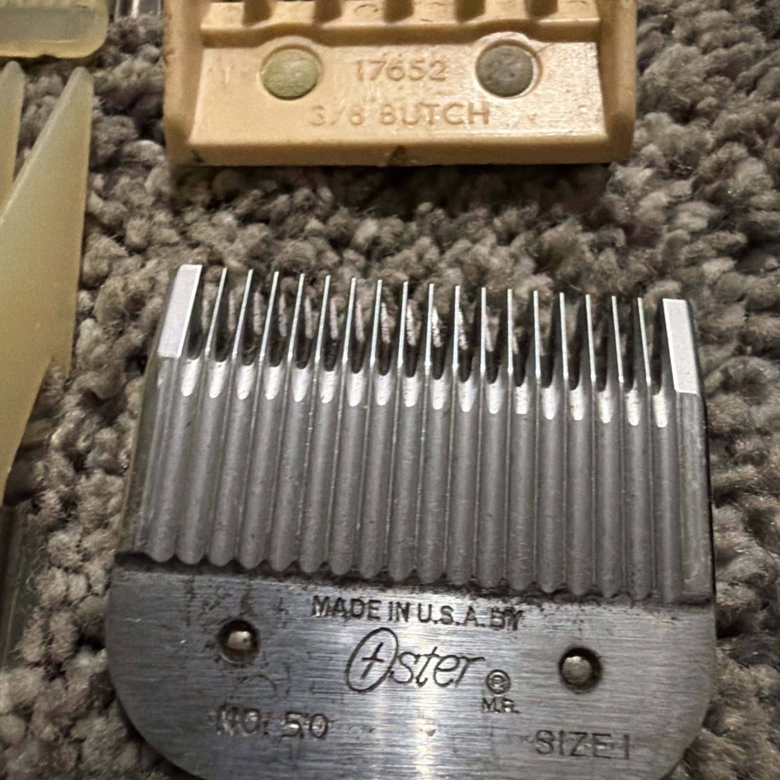 OSTER MODEL 10 PROGIENIC HEAVY DUTY ELECTRIC BARBER HAIR CLIPPER W/CLIPS WORKS