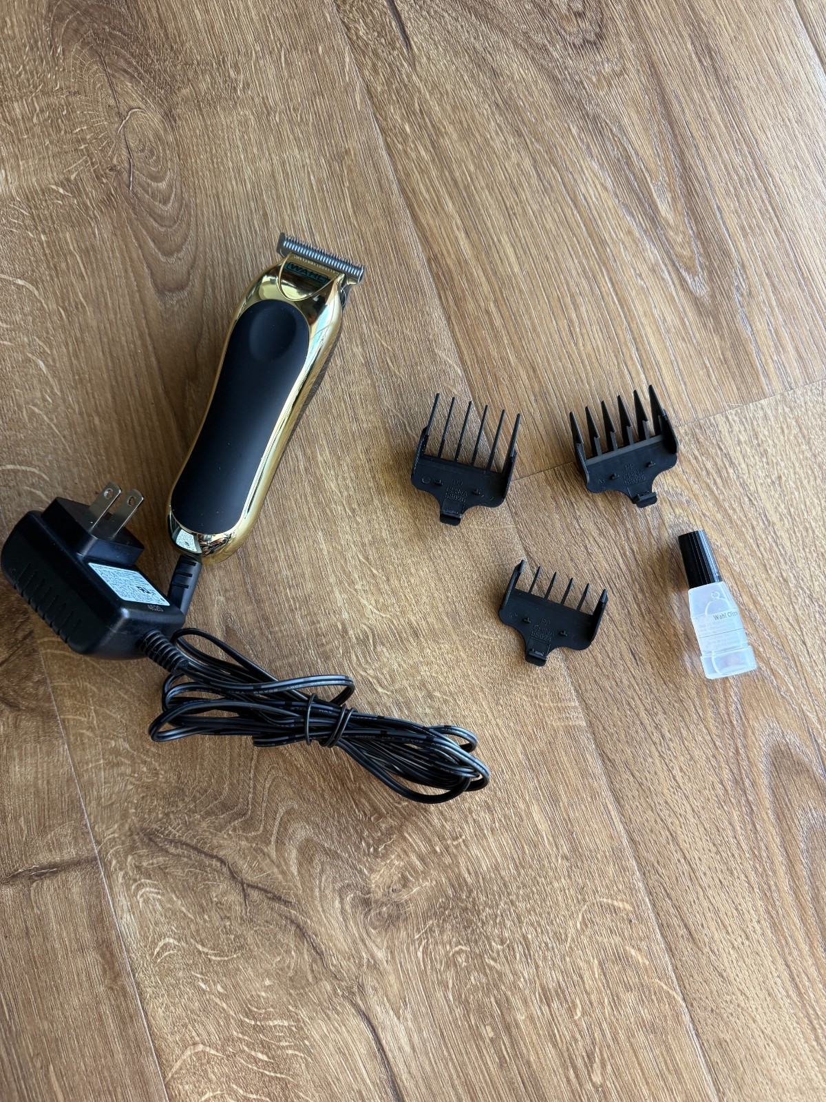 Wahl Model 9307 Corded w/Attachments Barely Used Tested Works