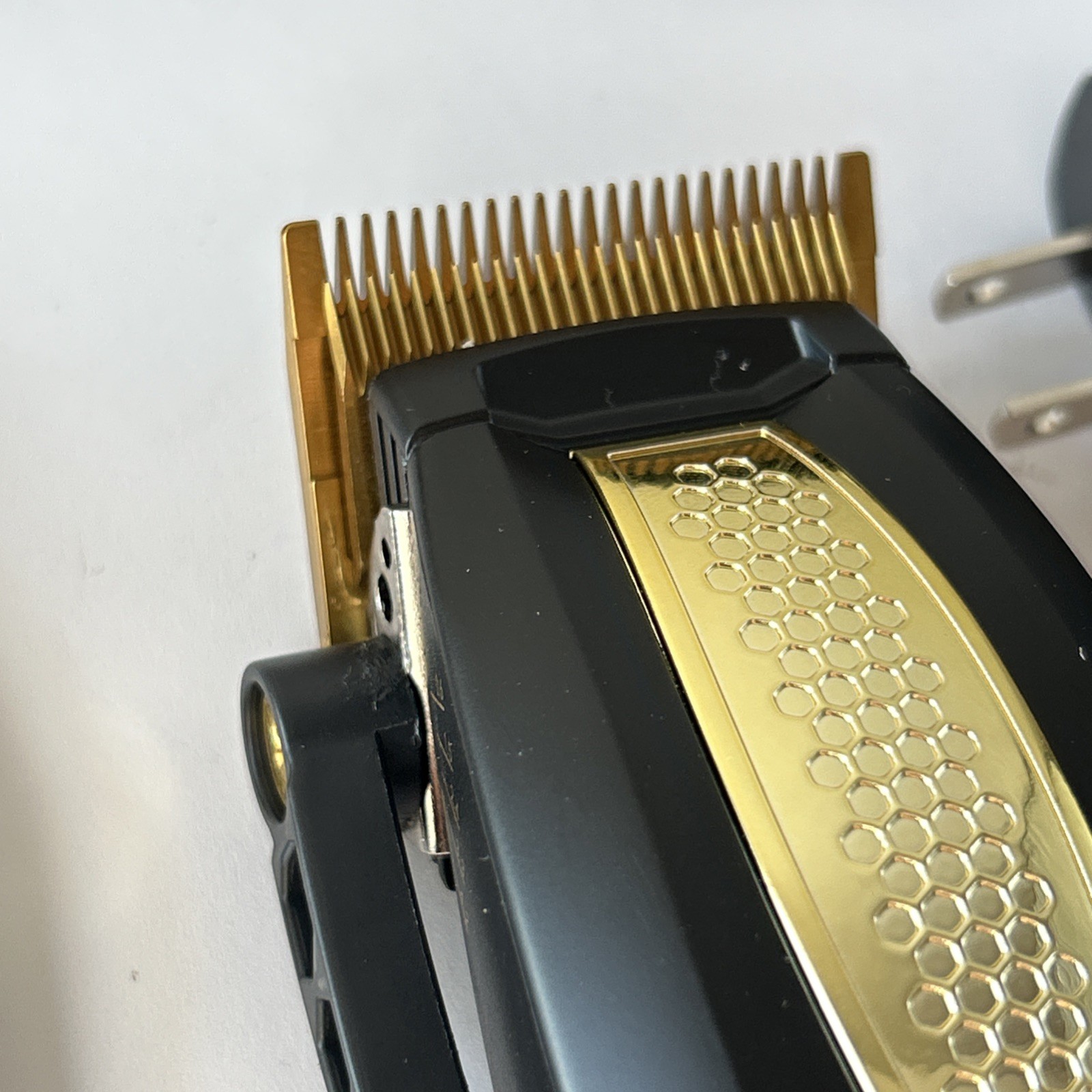 BaBylissPRO LithiumFX+ Cord/Cordless Black Gold Ergonomic Clipper FX673NS