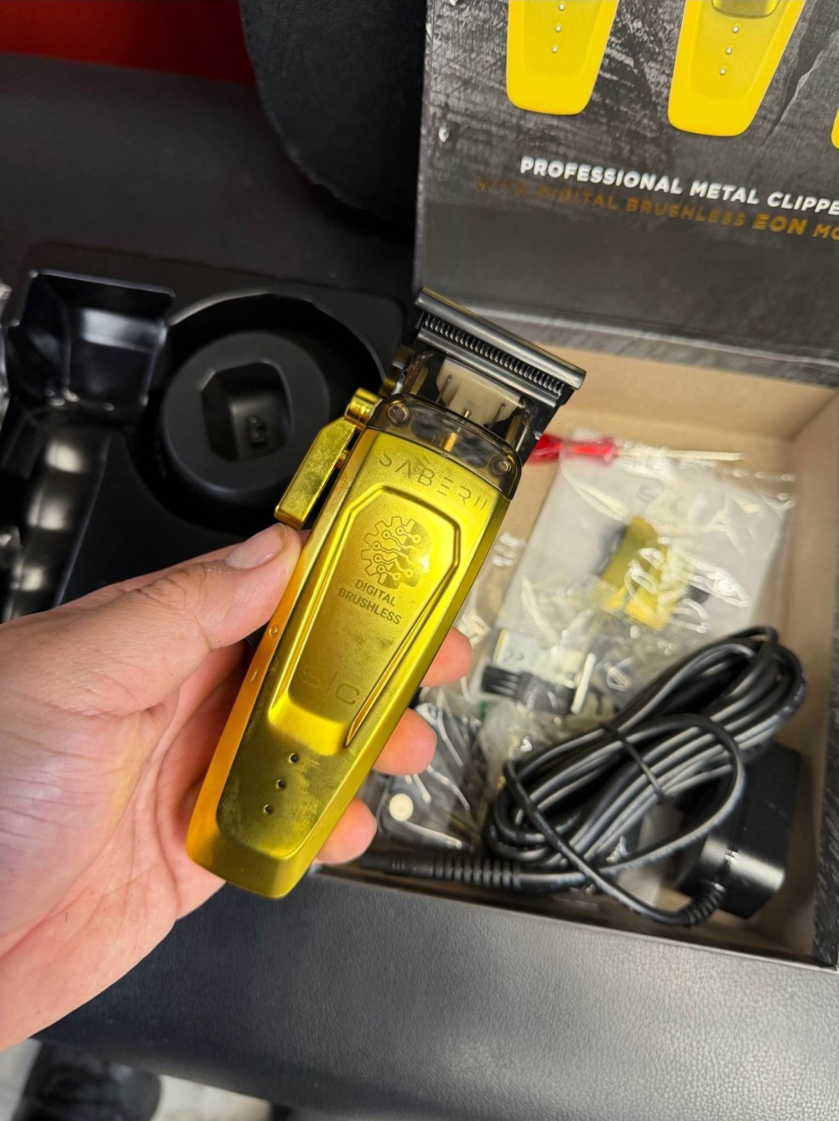 Stylecraft Saber II Professional Gold Cordless Clipper Digital Brushless Motor