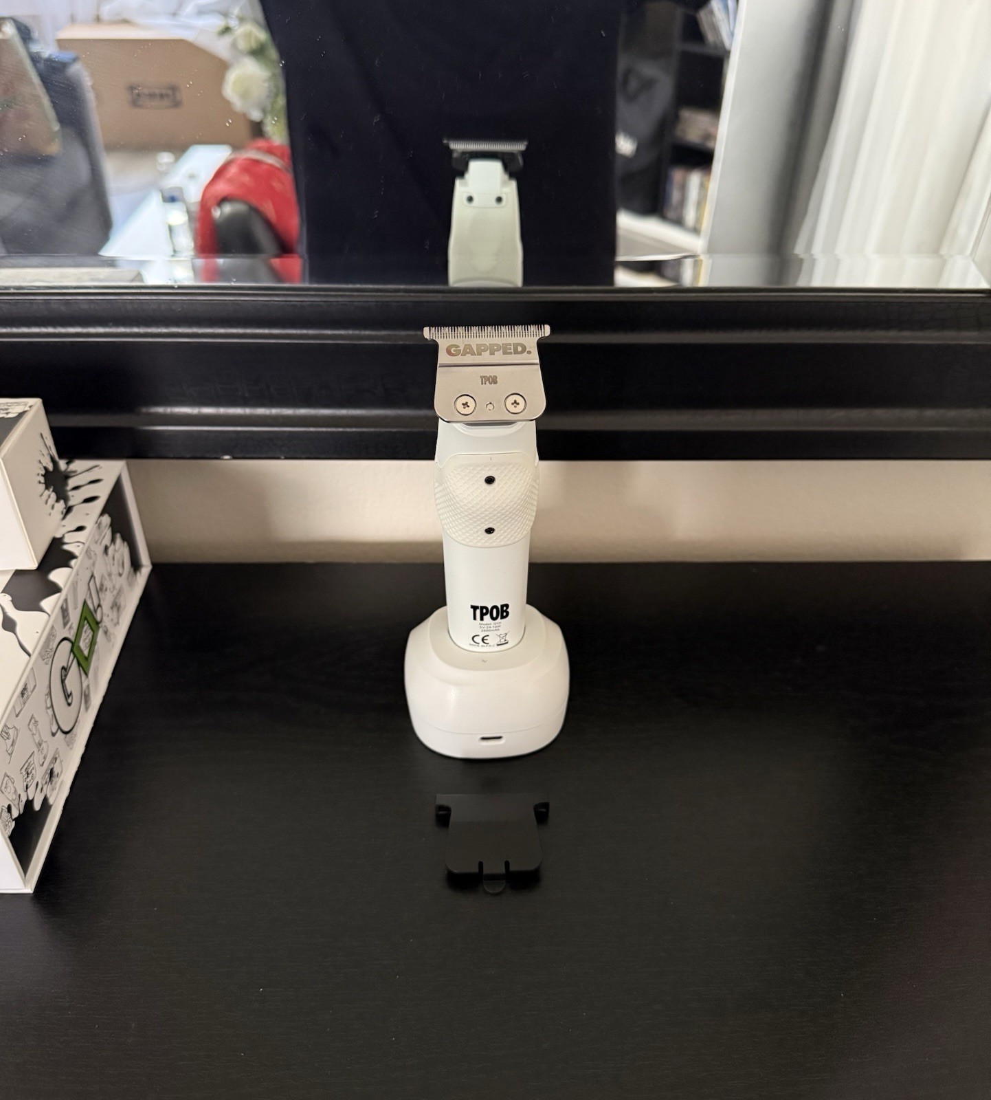 TPOB GO! Trimmer Cordless USB-C Charging Stand T-Blade White