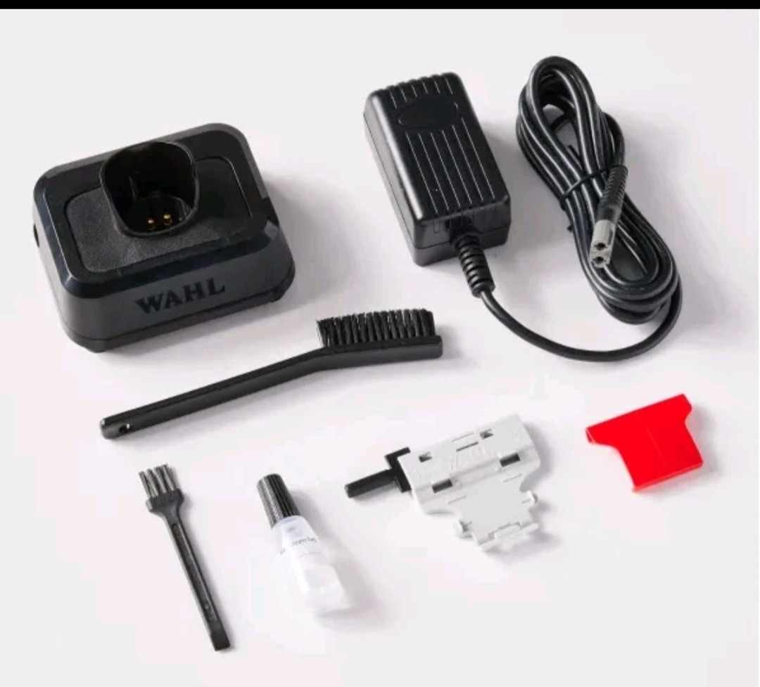 Wahl Hi Viz Trimmer Model 3023699 And Brush comb.