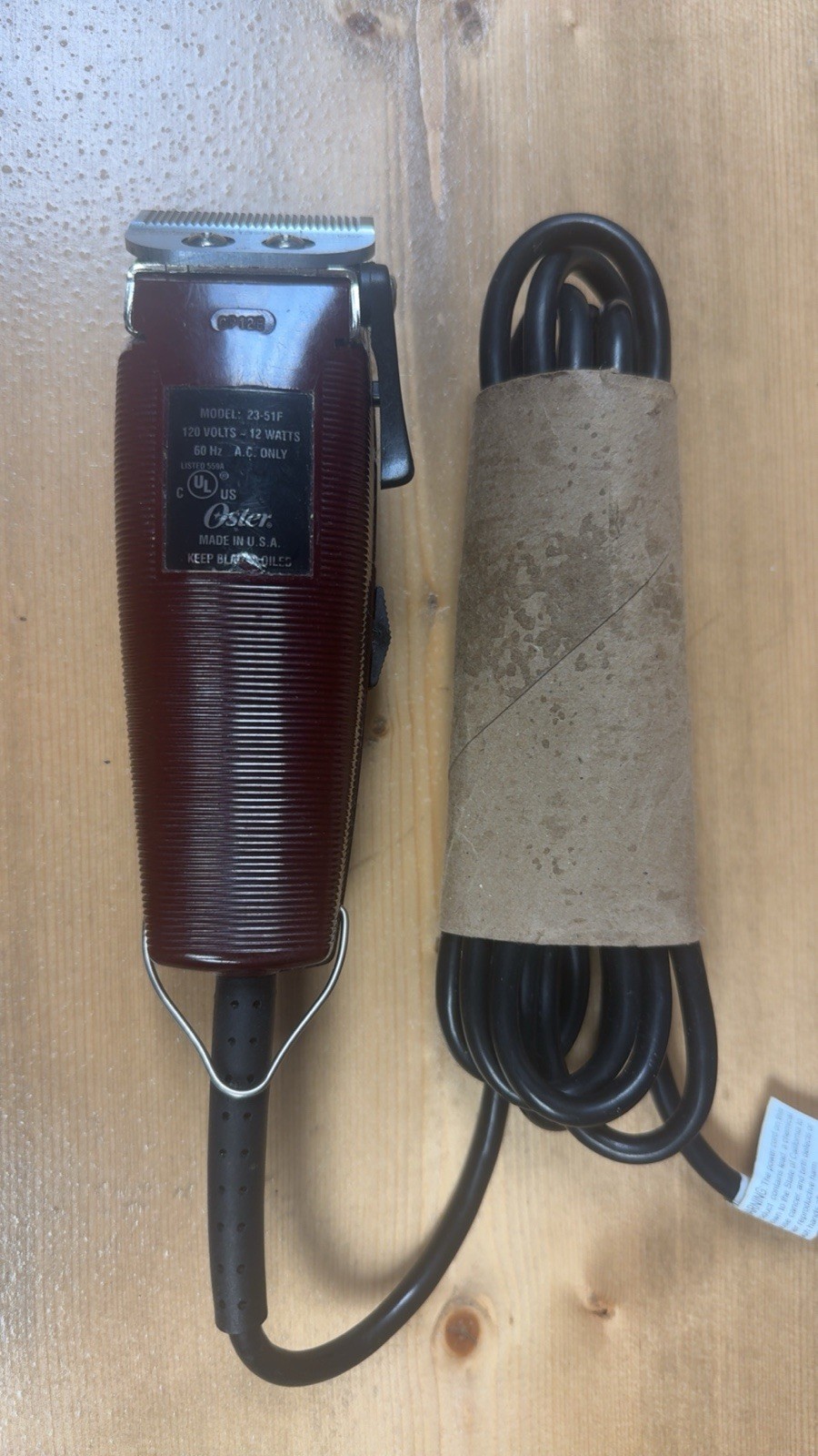 OSTER Fast Feed Adjustable Pivot Motor Clipper 76023-510 with 3 Guide