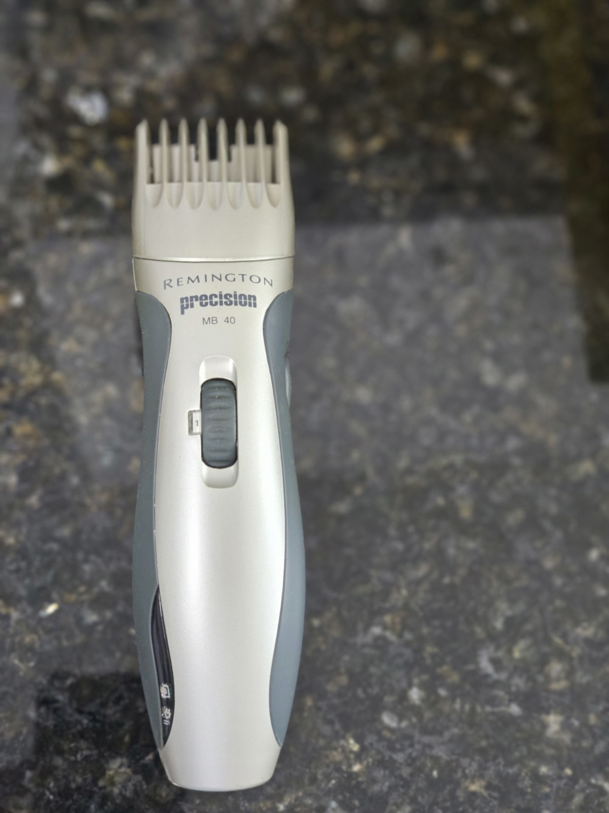 Remington Precision MB 40 MB40 Beard Mustache Trimmer Grooming Kit With Pouch