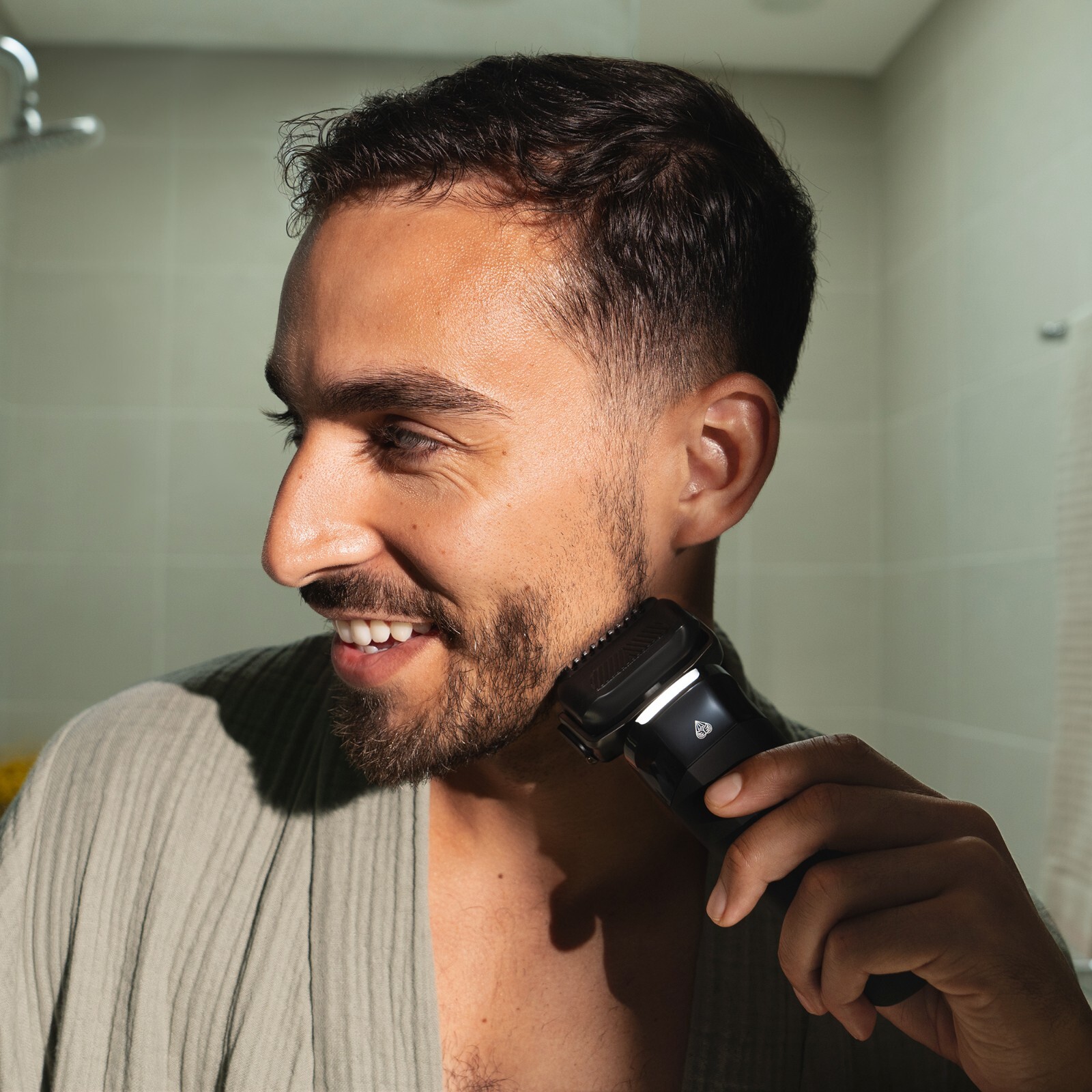 MANSCAPED® The Chairman™ PRO Men’s Foil Face Shaver – Two Interchangeable Blades