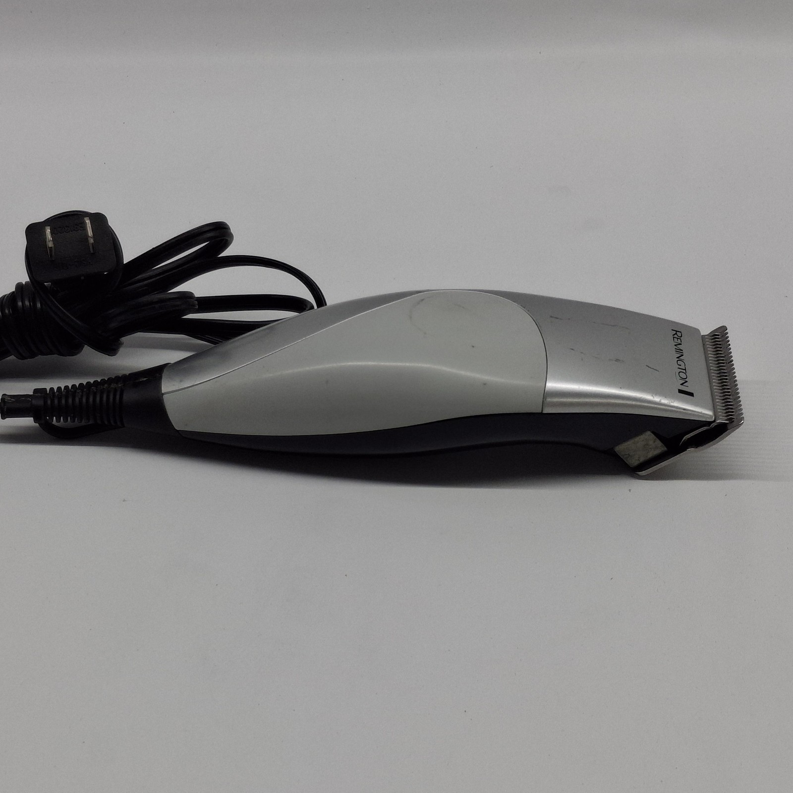 Remington HC-1050 Clipper Silver Electric Men Non-Slip Grip Corded