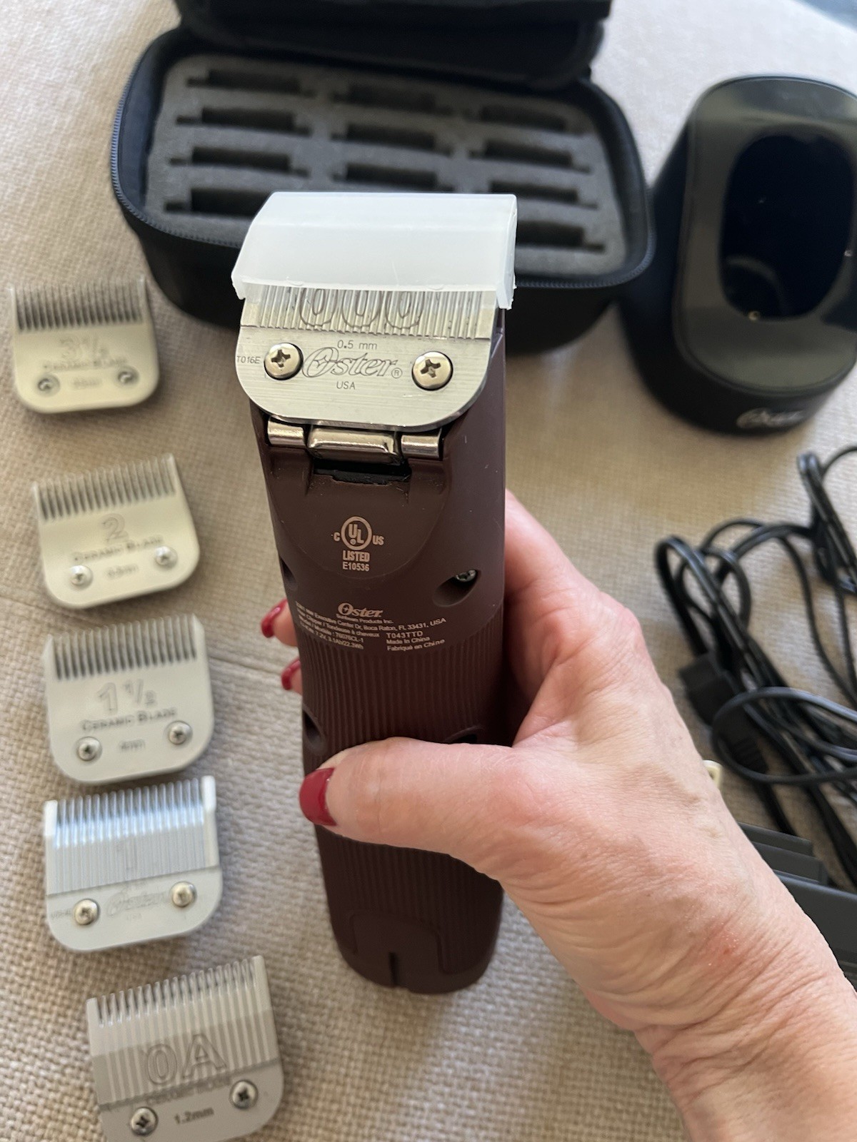 Oster Classic 76 Detachable Blade Cordless Clipper & with 6 Blades and a case