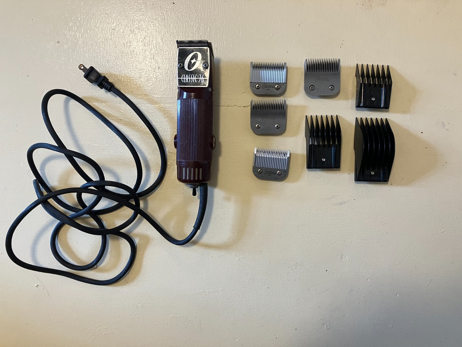 Oster Classic 76 Universal Motor Clipper with Detachable Blades