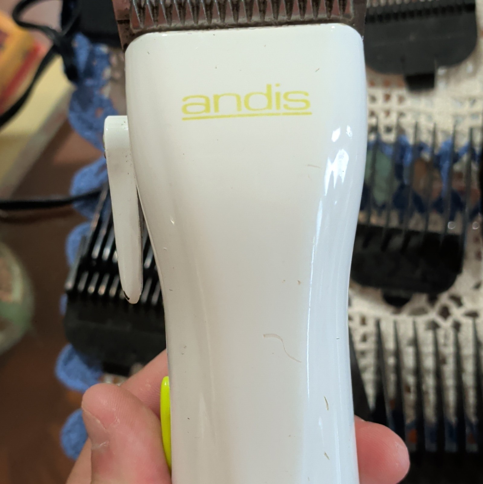 Andis RCC Cordless Hair Clipper White w/ #1-#5 Guards & Charger Stand 24161