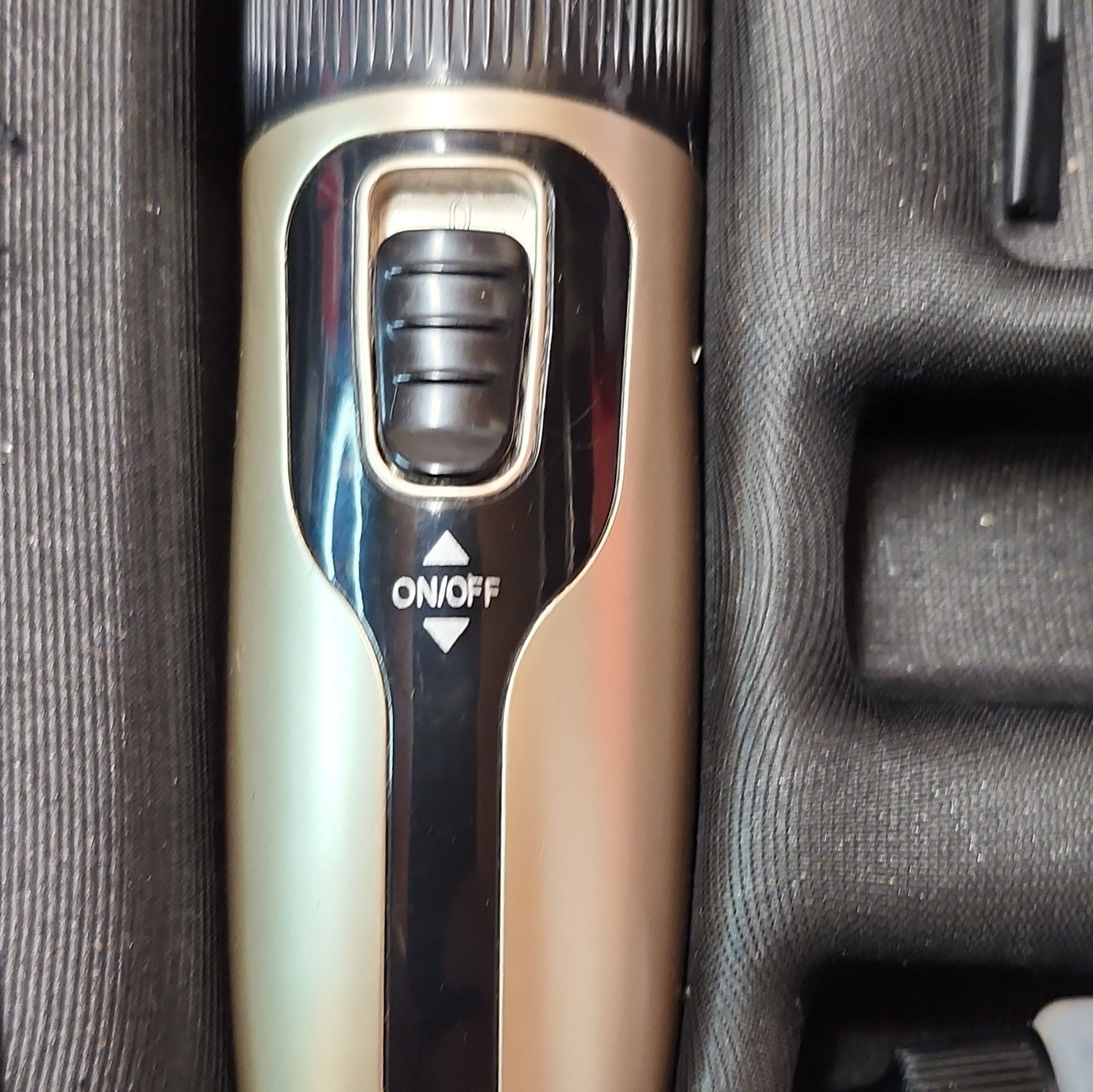 GOOAD Hair Clipper Kit Gold/Black Adjustable Length 0.8-1.4mm w/ Case