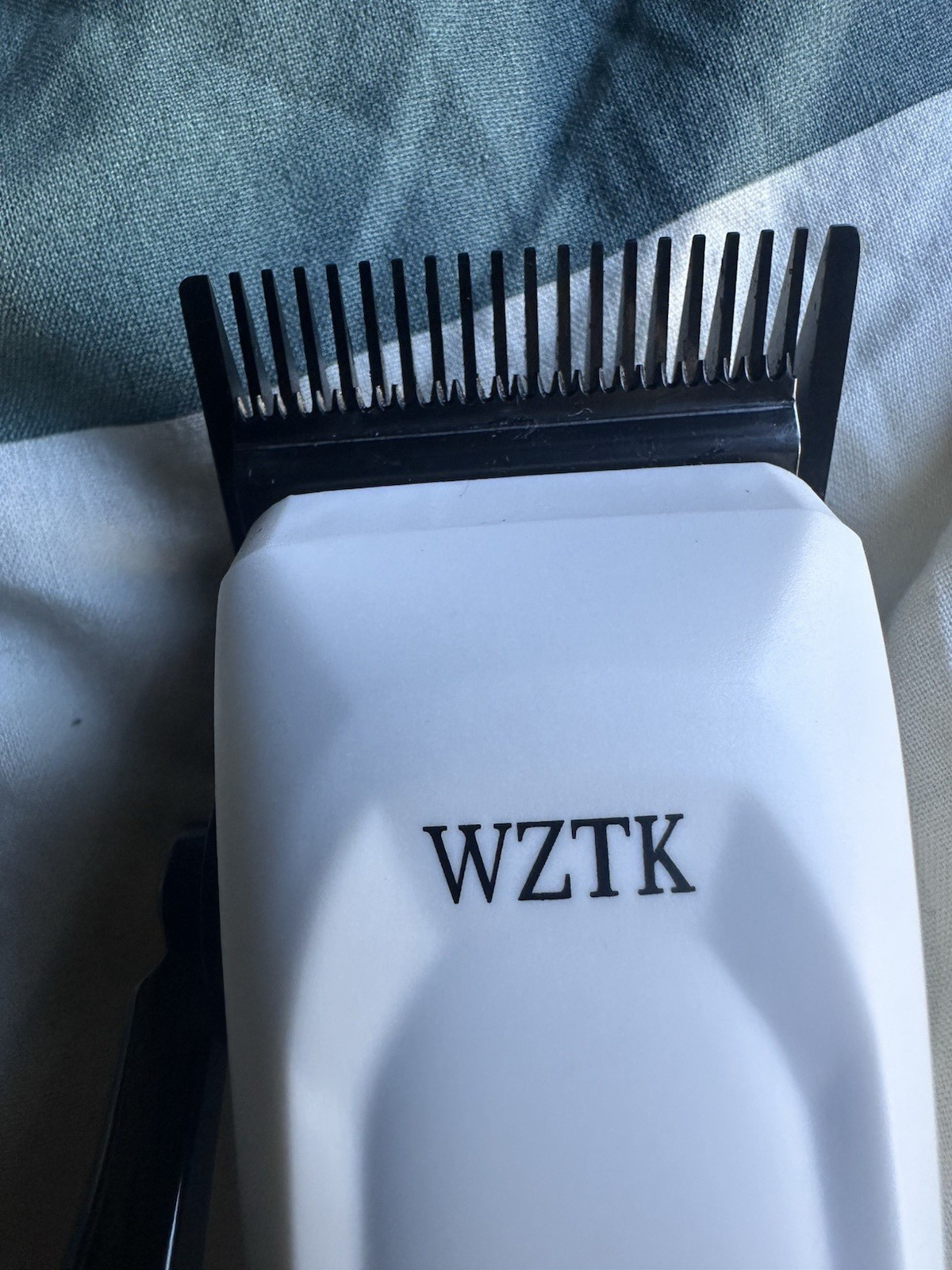 WezTecK Hair Clipper Opens from a 0-2 White