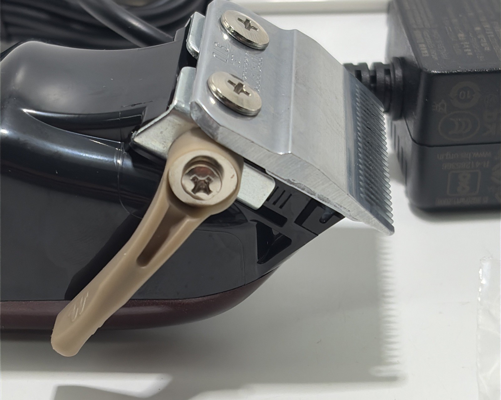 Wahl Professional 5-Star Series Cordless Clipper Magic Clip Stagger-Tooth Blade
