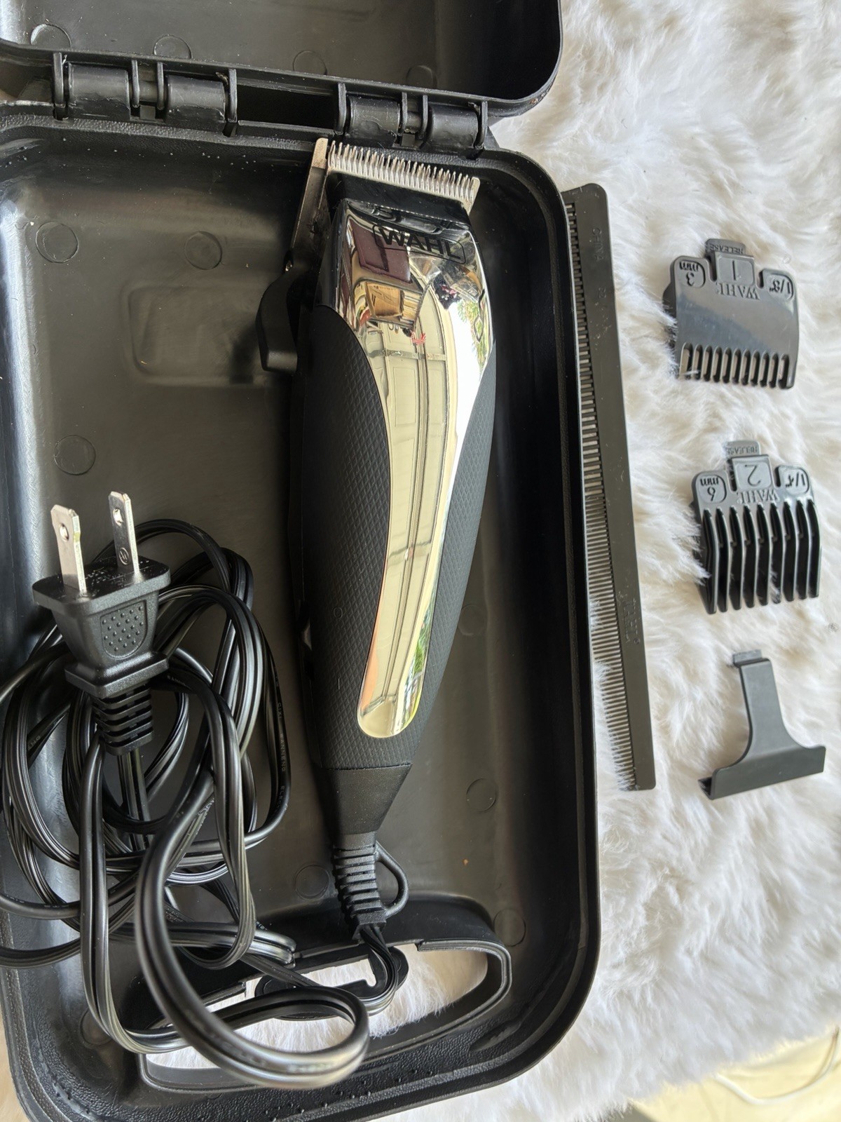 Wahl Corded Electric Hair Clipper Kit w/ Case & Guards 1/8″ 1/4″ Black/Silver