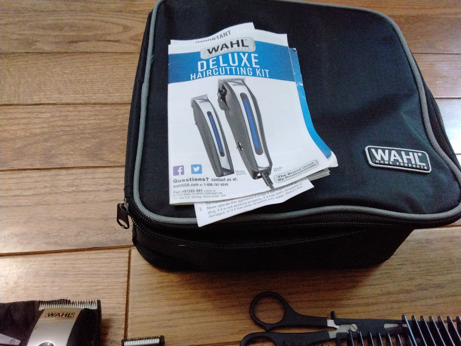 Wahl deluxe haircutting kit: MC2 and 5537n Clippers and trimmer with accessories